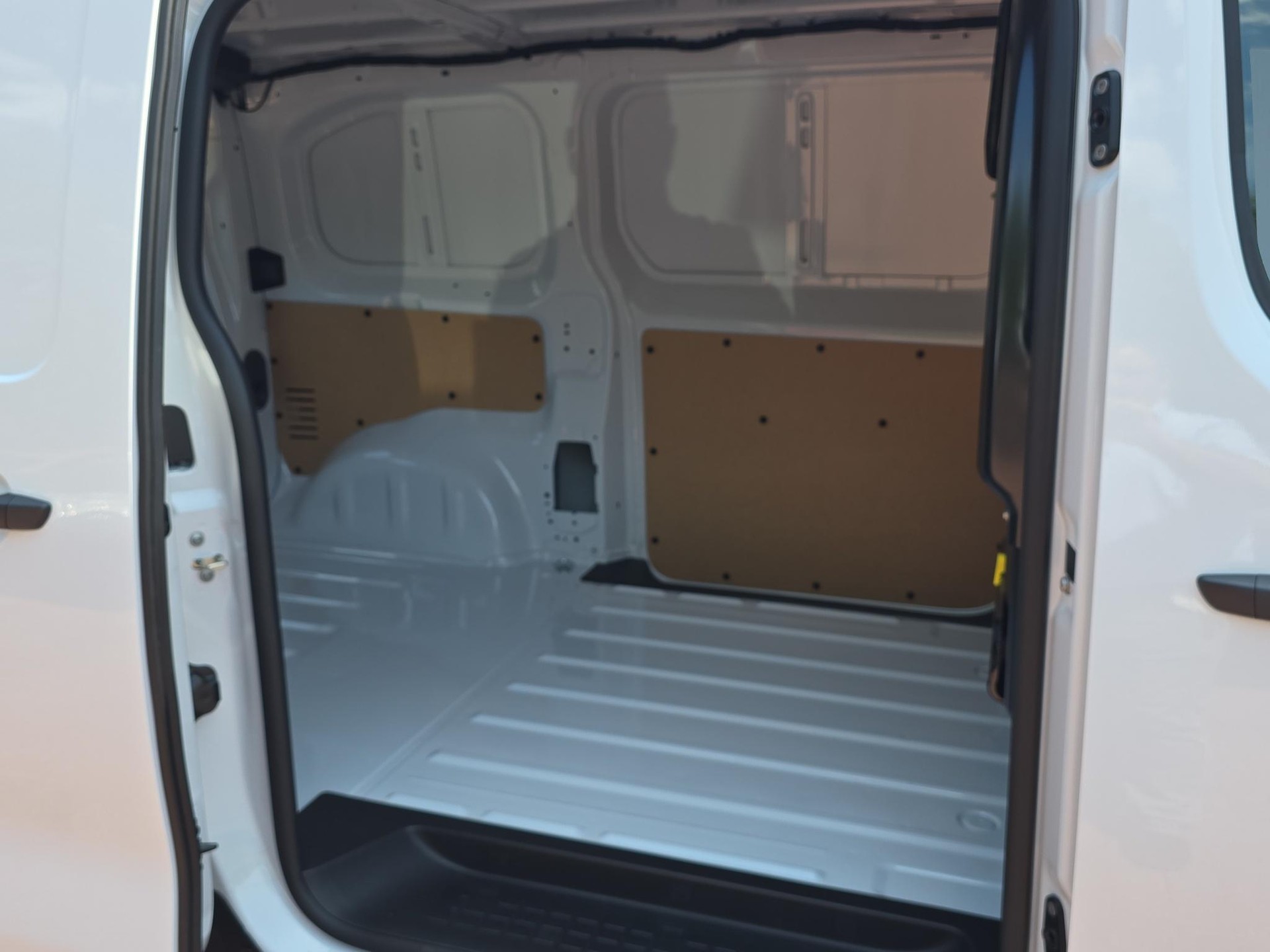 TOYOTA PROACE Van L1 1.5 D Active-image-11