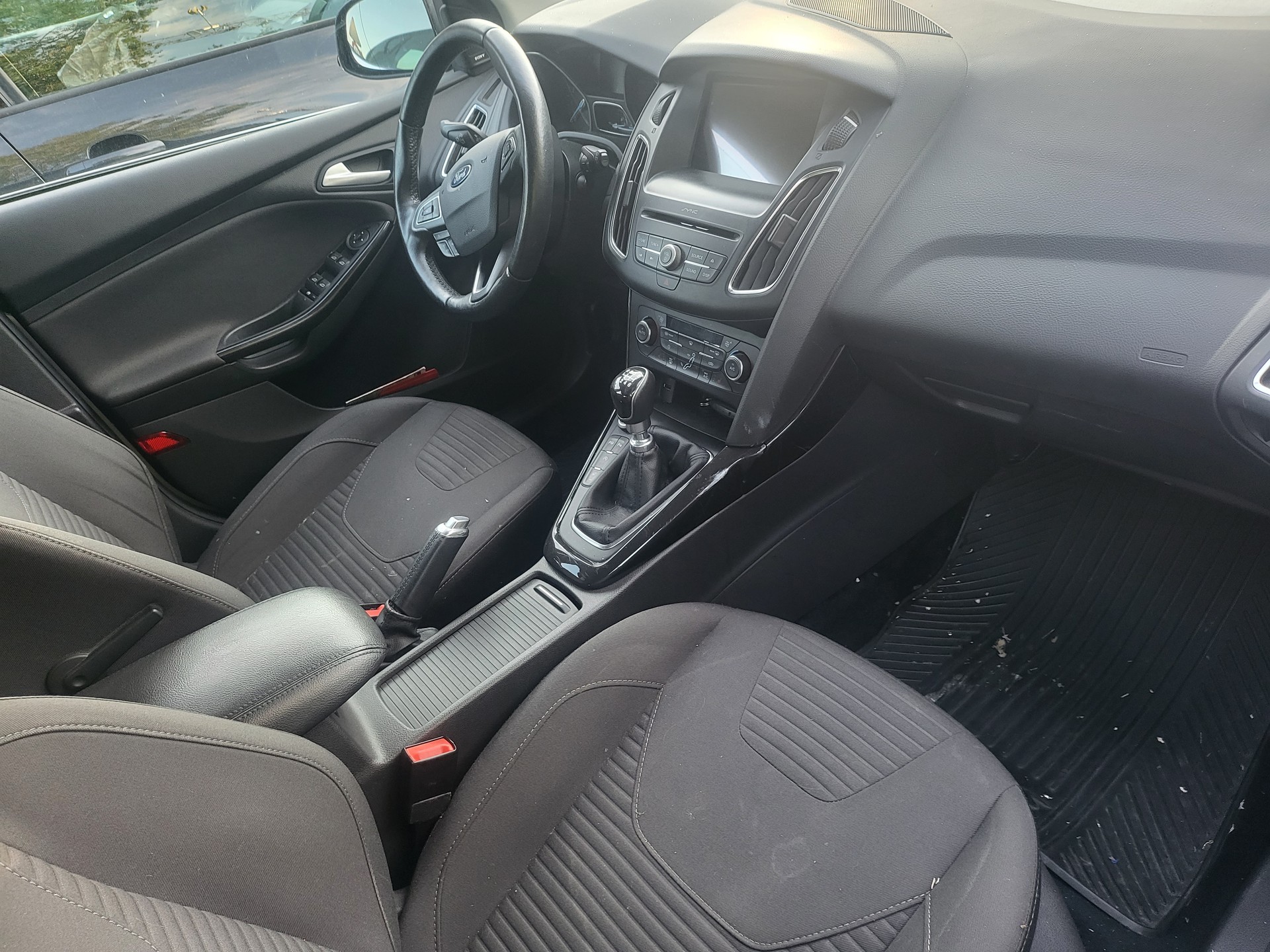FORD Focus 1.5 SCTi ST Line-image-5