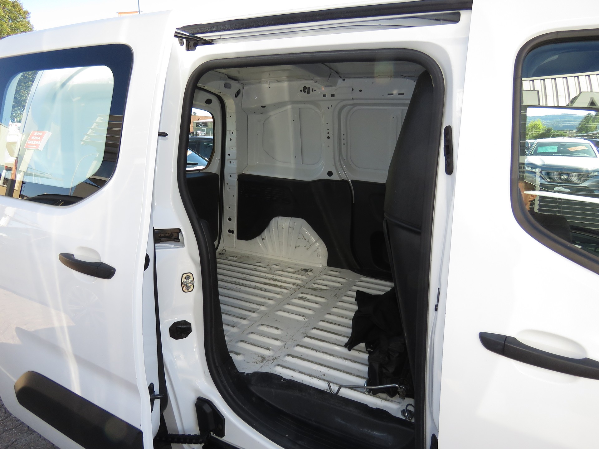 PEUGEOT Partner 1.5 Blue HDi s/s Premium 650 kg-image-9