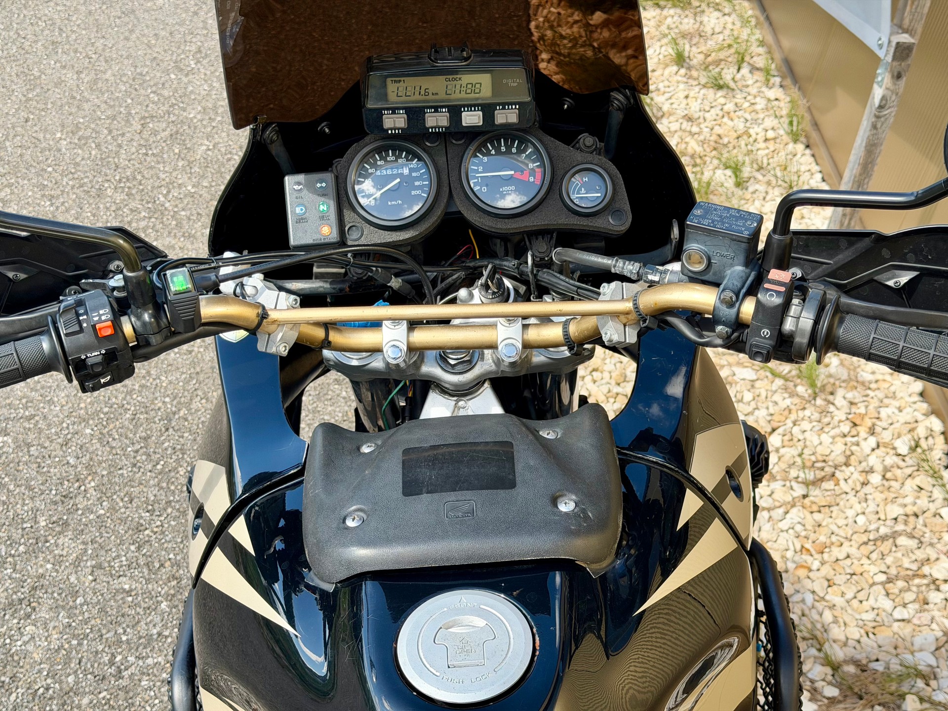 HONDA XRV 750 Africa Twin-image-15
