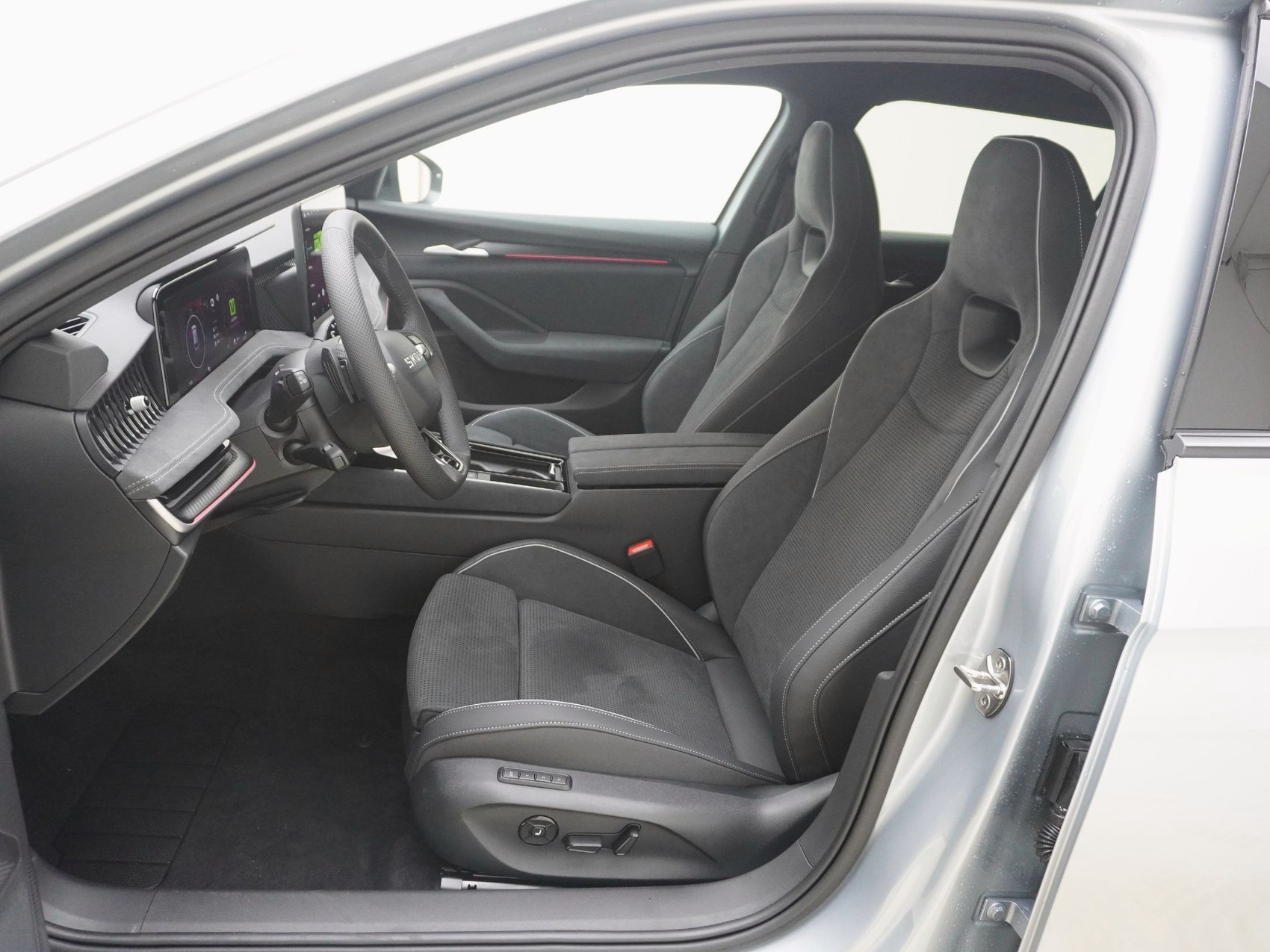 SKODA Superb 1.5 TSI Plug-in-Hybrid Sportline DSG-image-12