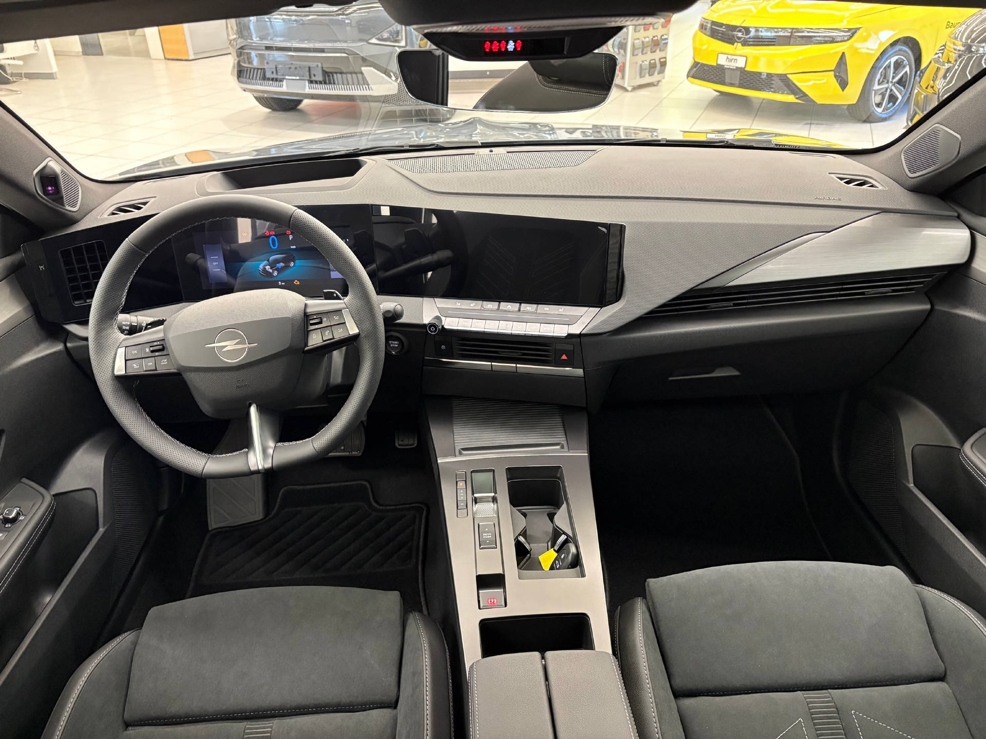 OPEL Astra Sports Tourer 1.2 T Hybrid Ultimate-image-5