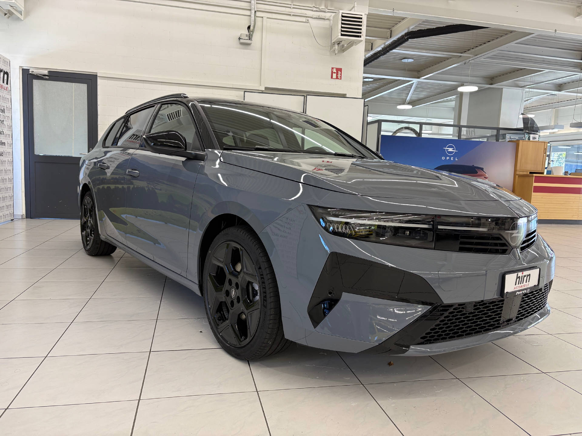 OPEL Astra Sports Tourer 1.2 T Hybrid Ultimate-image-2