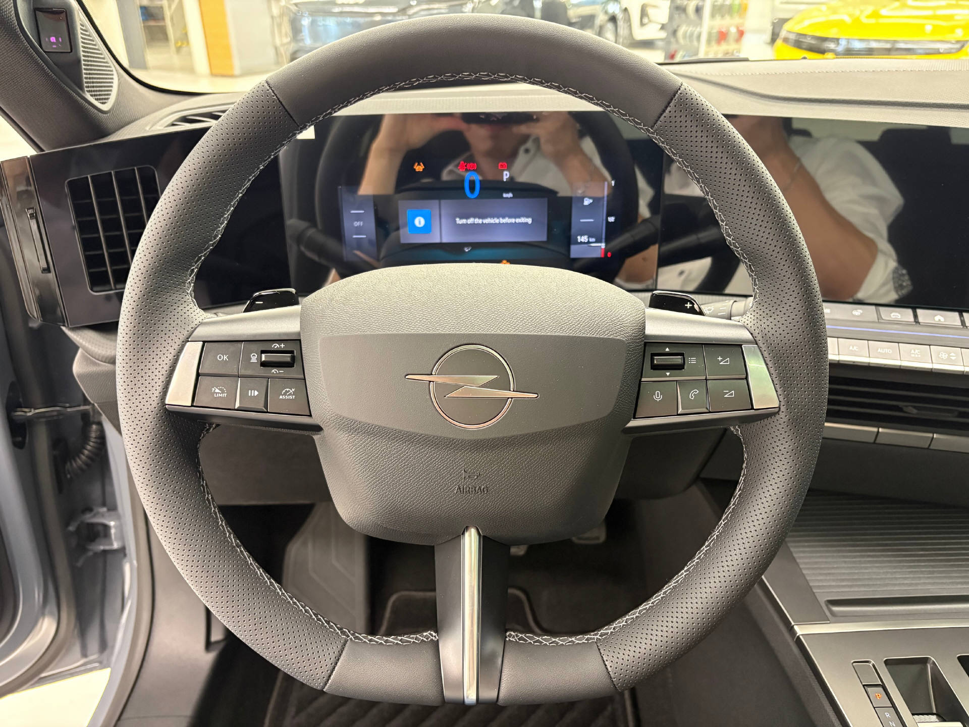 OPEL Astra Sports Tourer 1.2 T Hybrid Ultimate-image-6