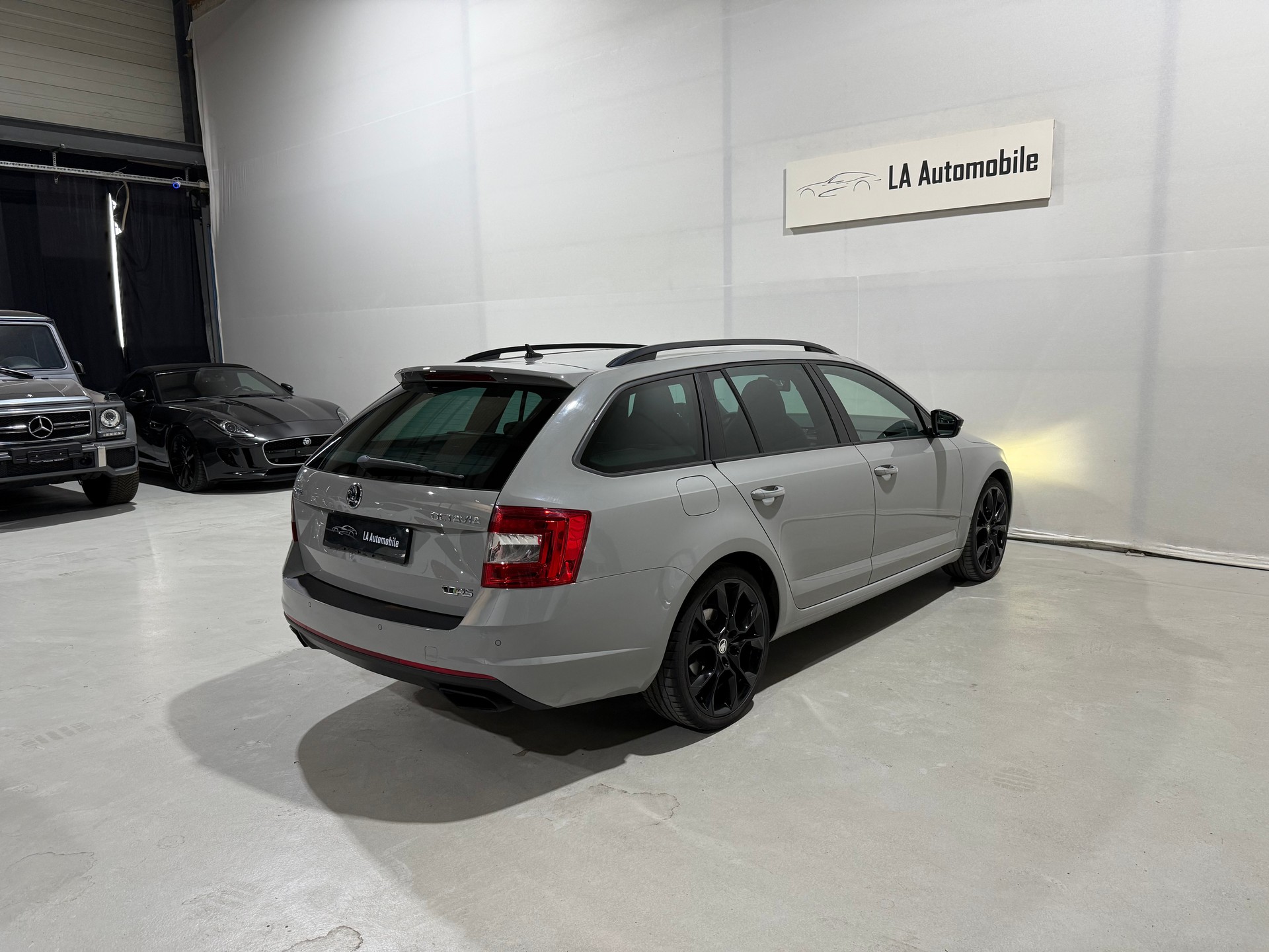 SKODA Octavia Combi 2.0 TSI RS 230 DSG-image-8