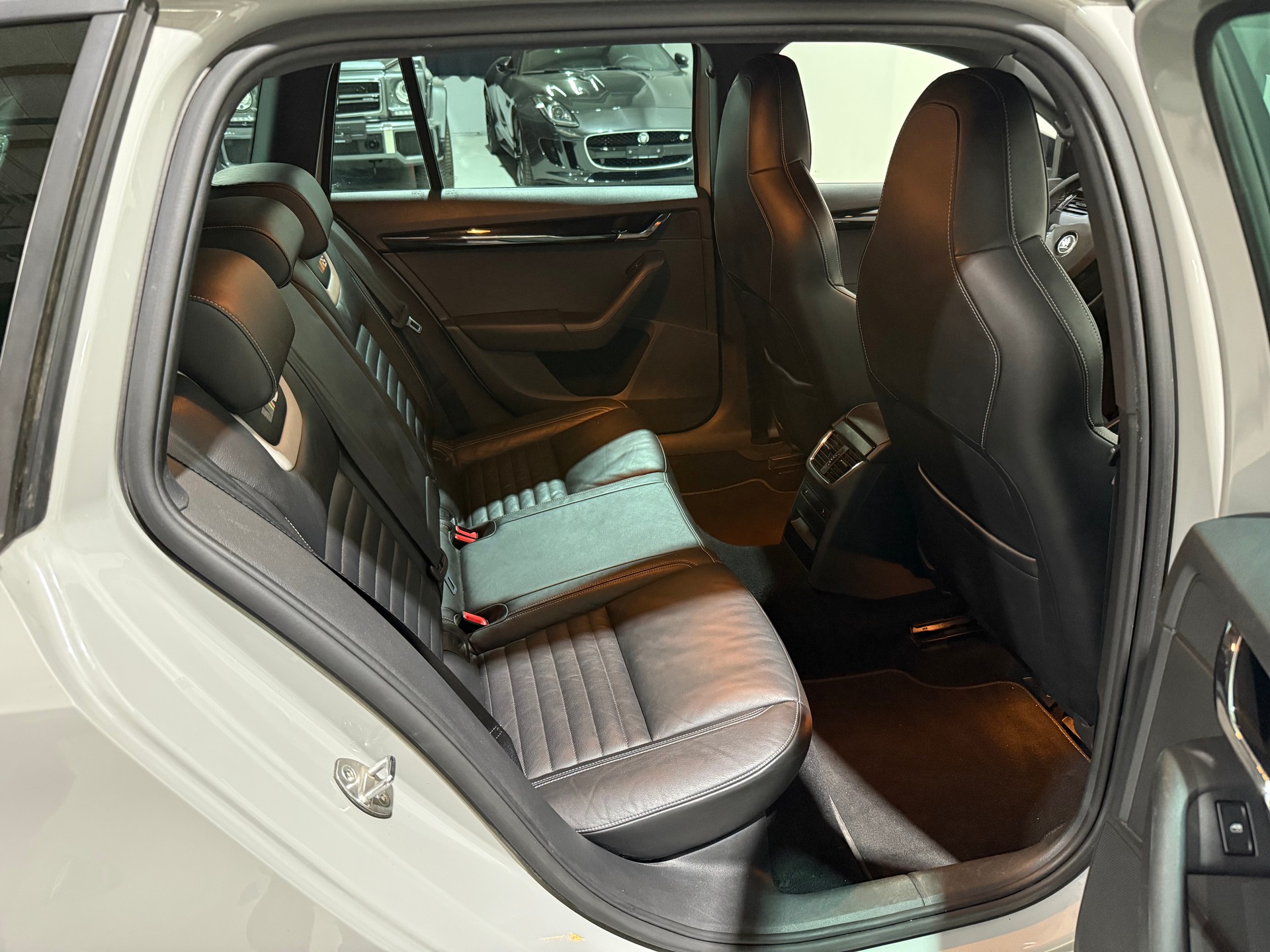 SKODA Octavia Combi 2.0 TSI RS 230 DSG-image-15
