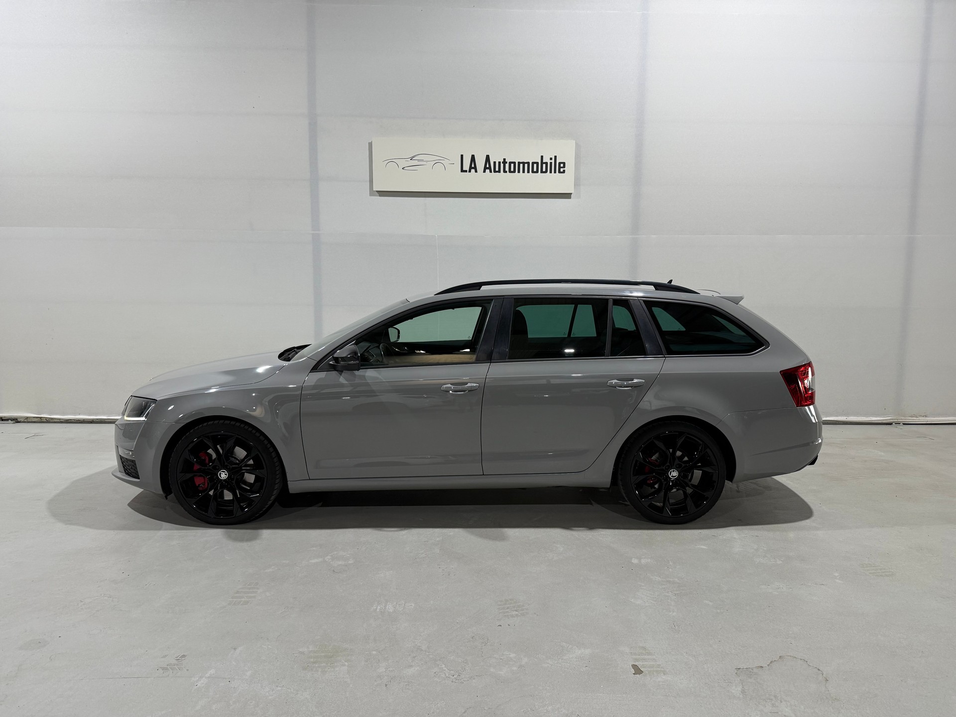 SKODA Octavia Combi 2.0 TSI RS 230 DSG-image-2