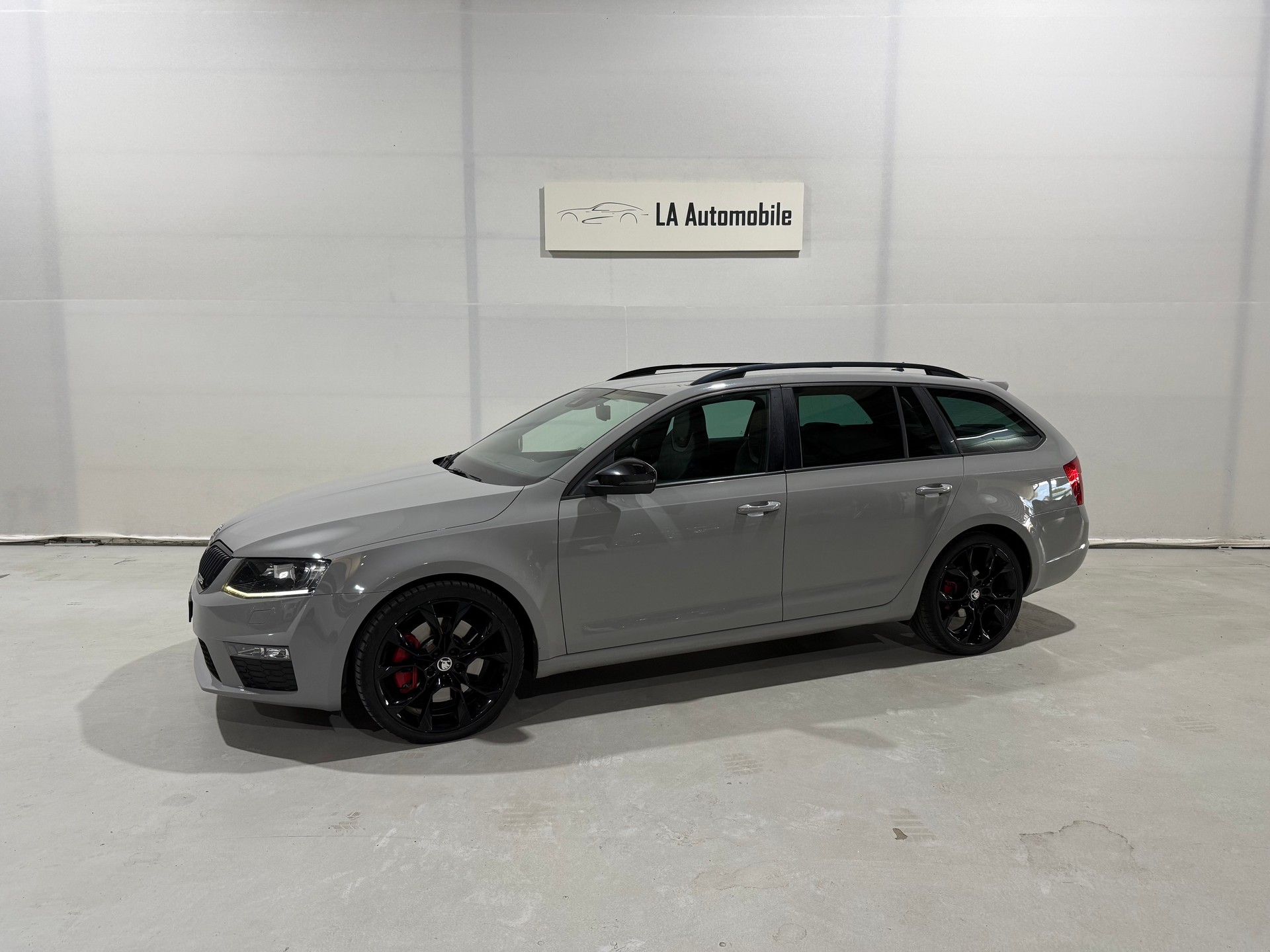 SKODA Octavia Combi 2.0 TSI RS 230 DSG-image-1