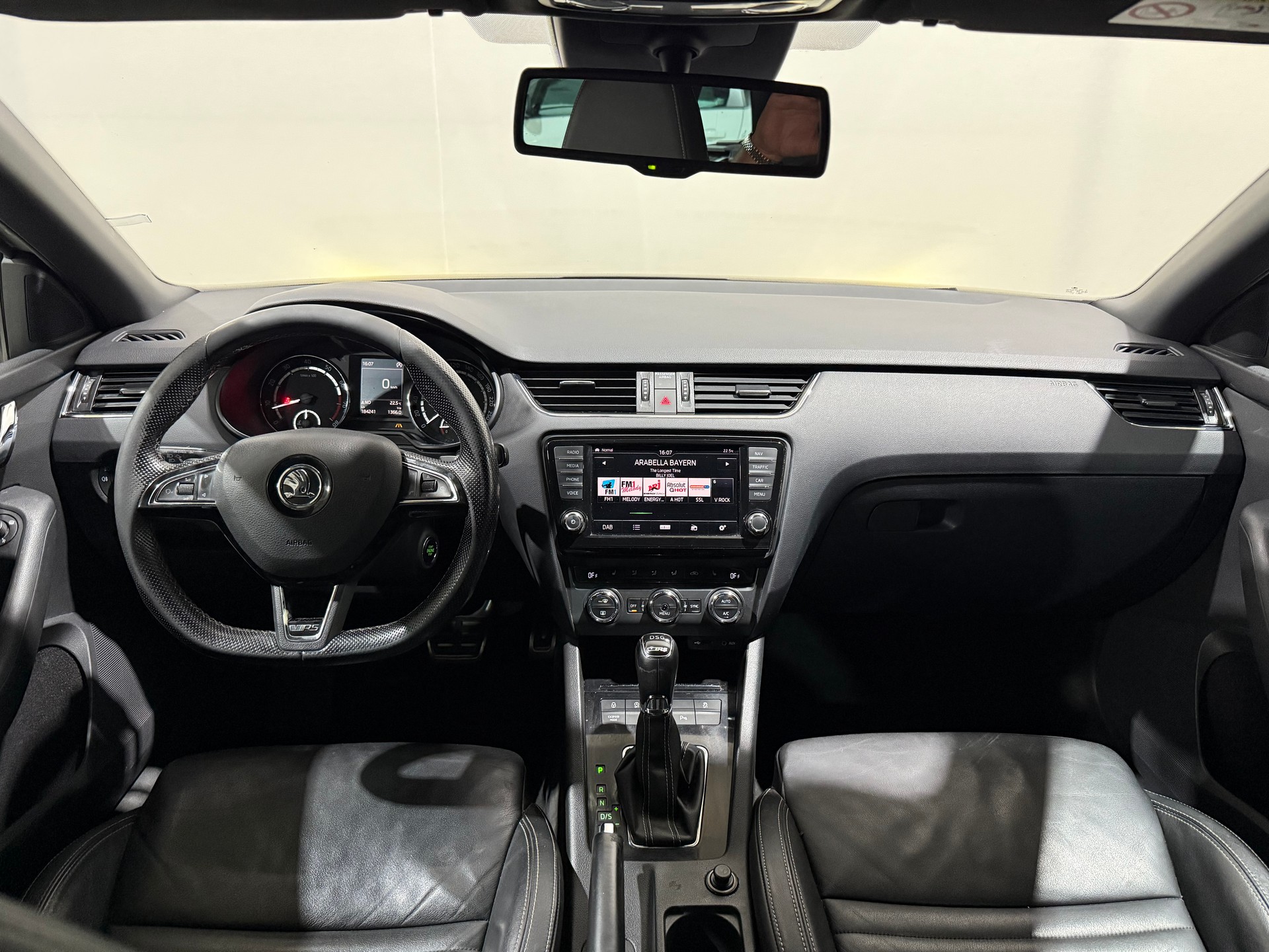 SKODA Octavia Combi 2.0 TSI RS 230 DSG-image-11