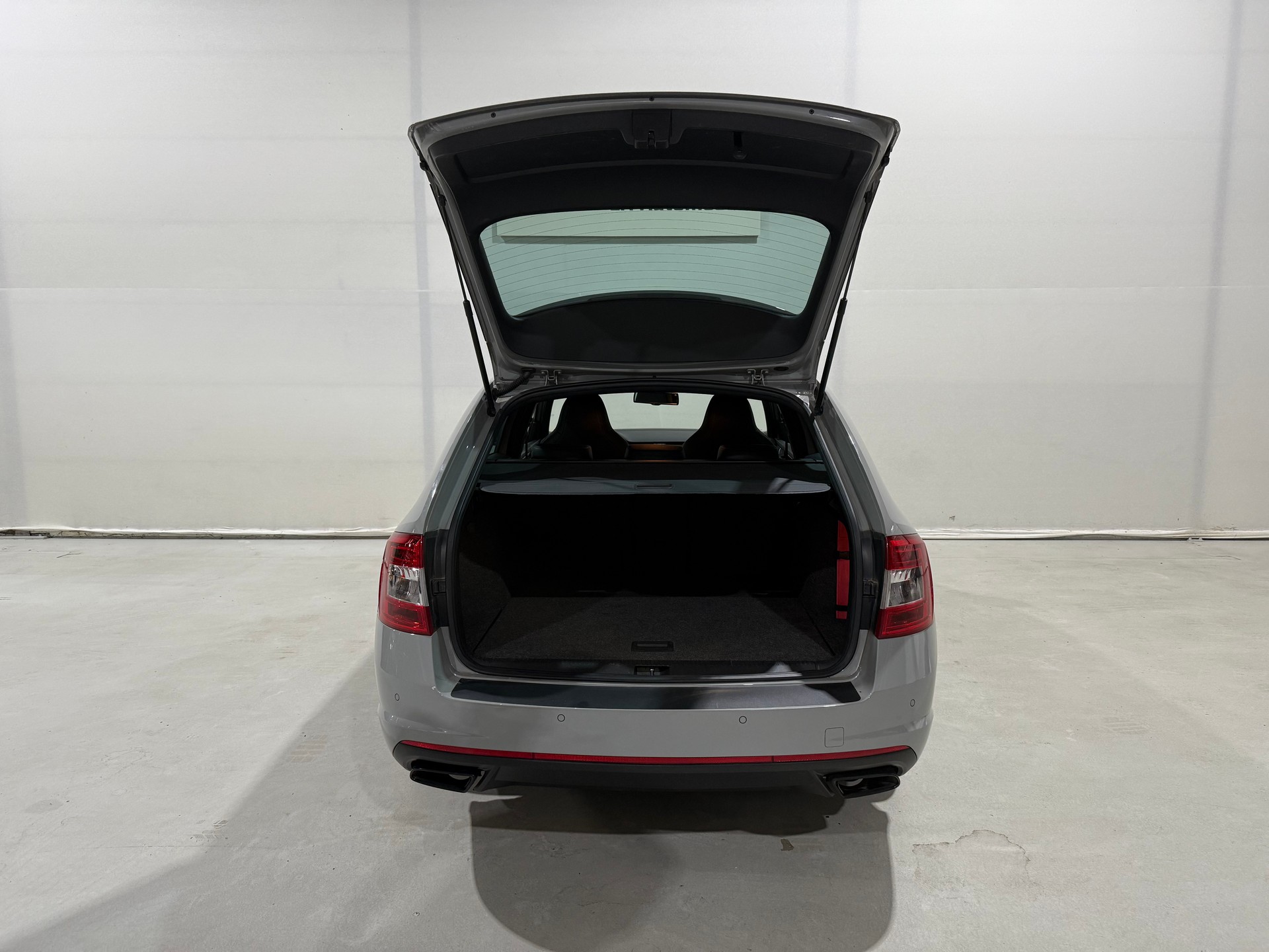 SKODA Octavia Combi 2.0 TSI RS 230 DSG-image-10