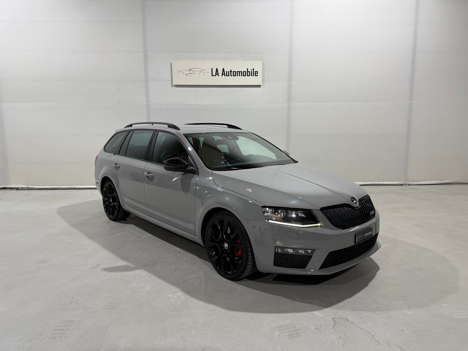 SKODA Octavia Combi 2.0 TSI RS 230 DSG-image-4