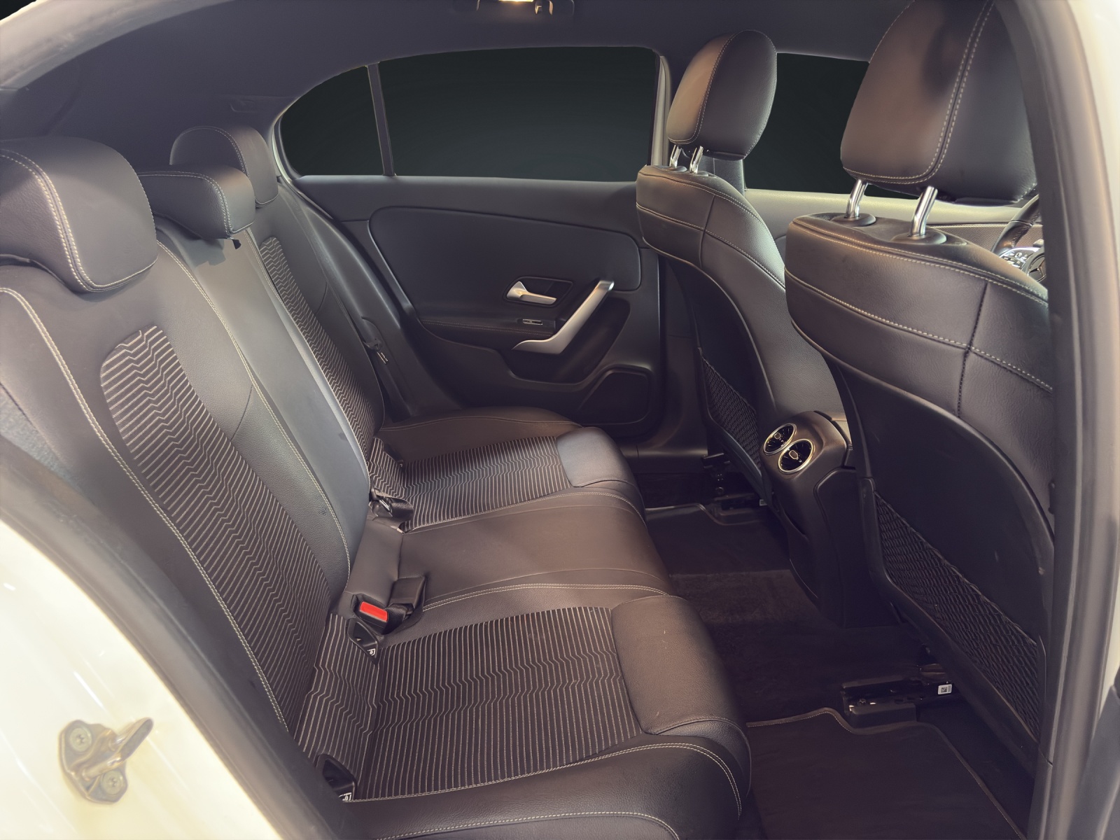 MERCEDES-BENZ A 180 d Edition-image-13