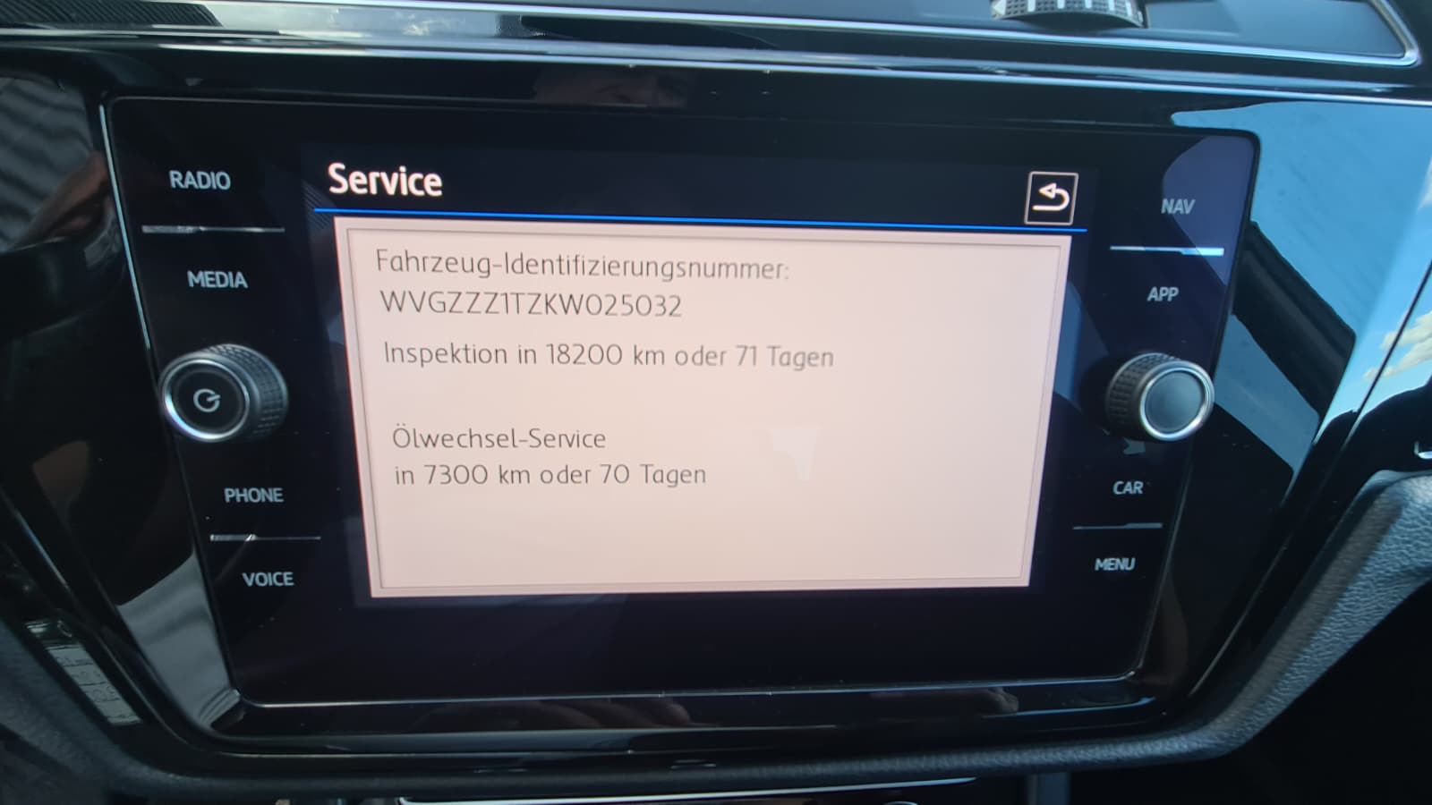 VW Touran 1.6 TDI BlueMotion Technology Comfortline DSG ** Gr-Navi ** RF-Kamera ** Sitzheizung ** Abstandsregelsysteme ** Ab MFK-image-12