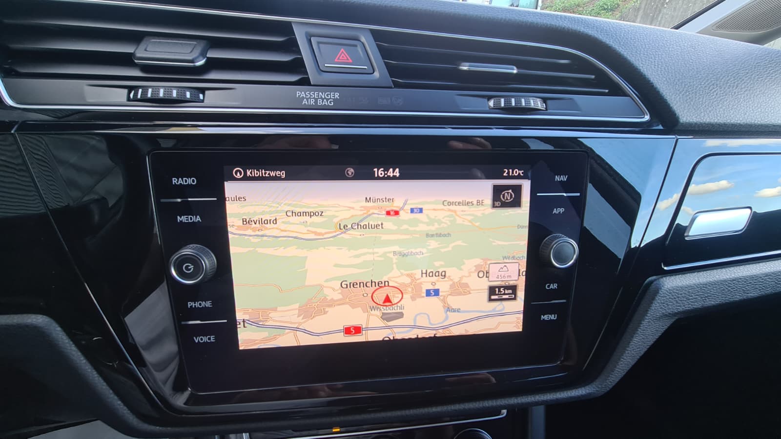 VW Touran 1.6 TDI BlueMotion Technology Comfortline DSG ** Gr-Navi ** RF-Kamera ** Sitzheizung ** Abstandsregelsysteme ** Ab MFK-image-11