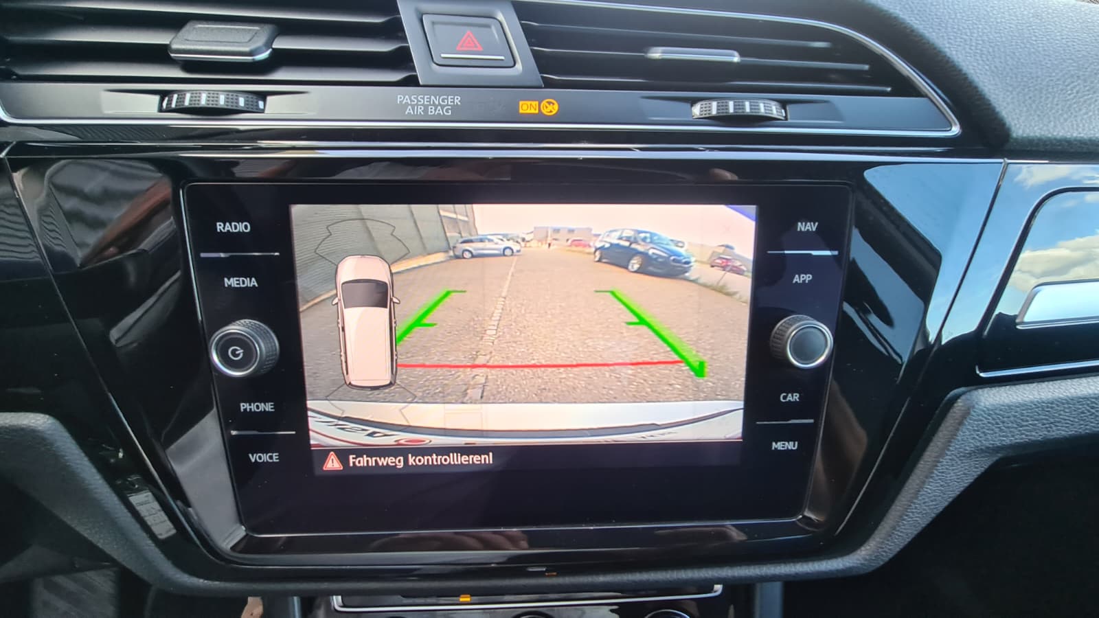 VW Touran 1.6 TDI BlueMotion Technology Comfortline DSG ** Gr-Navi ** RF-Kamera ** Sitzheizung ** Abstandsregelsysteme ** Ab MFK-image-13