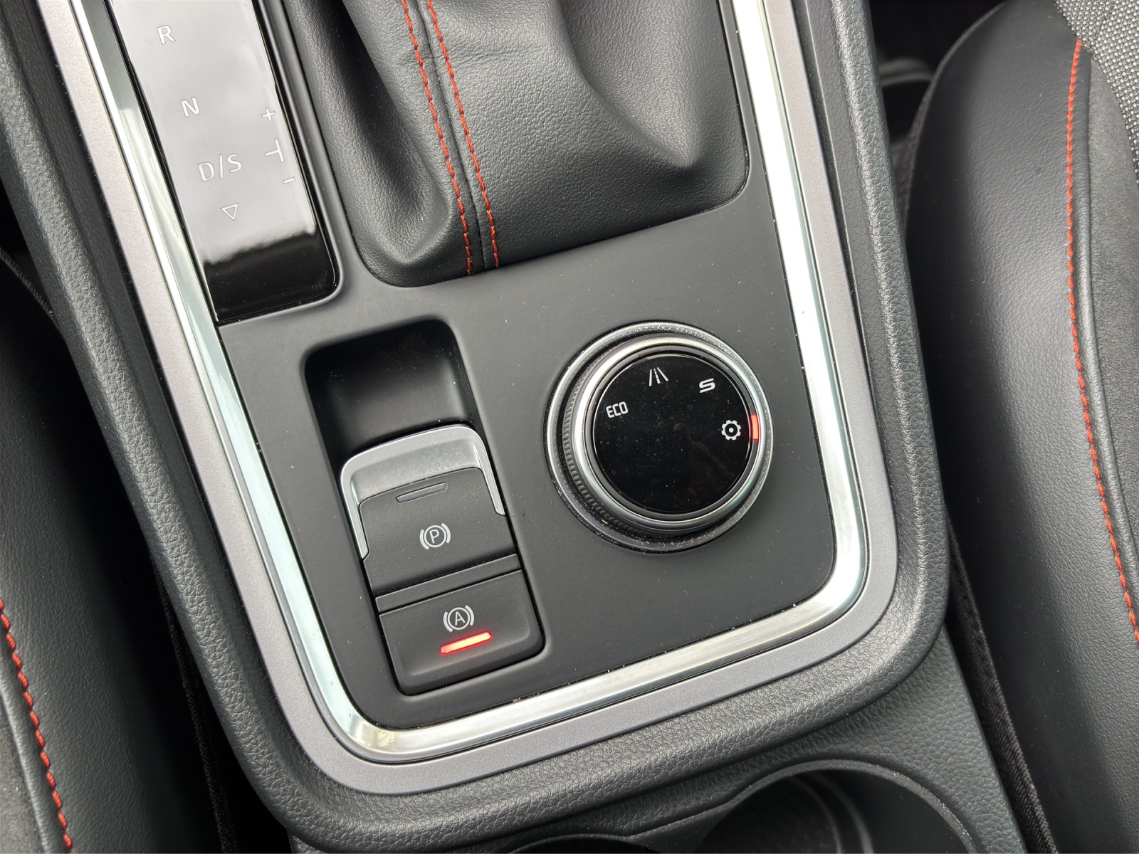 SEAT Ateca 1.5 TSI EVO DSG FR mit AHK, Fahrerassistenzpaket XL & Rückfahrkamera-image-17