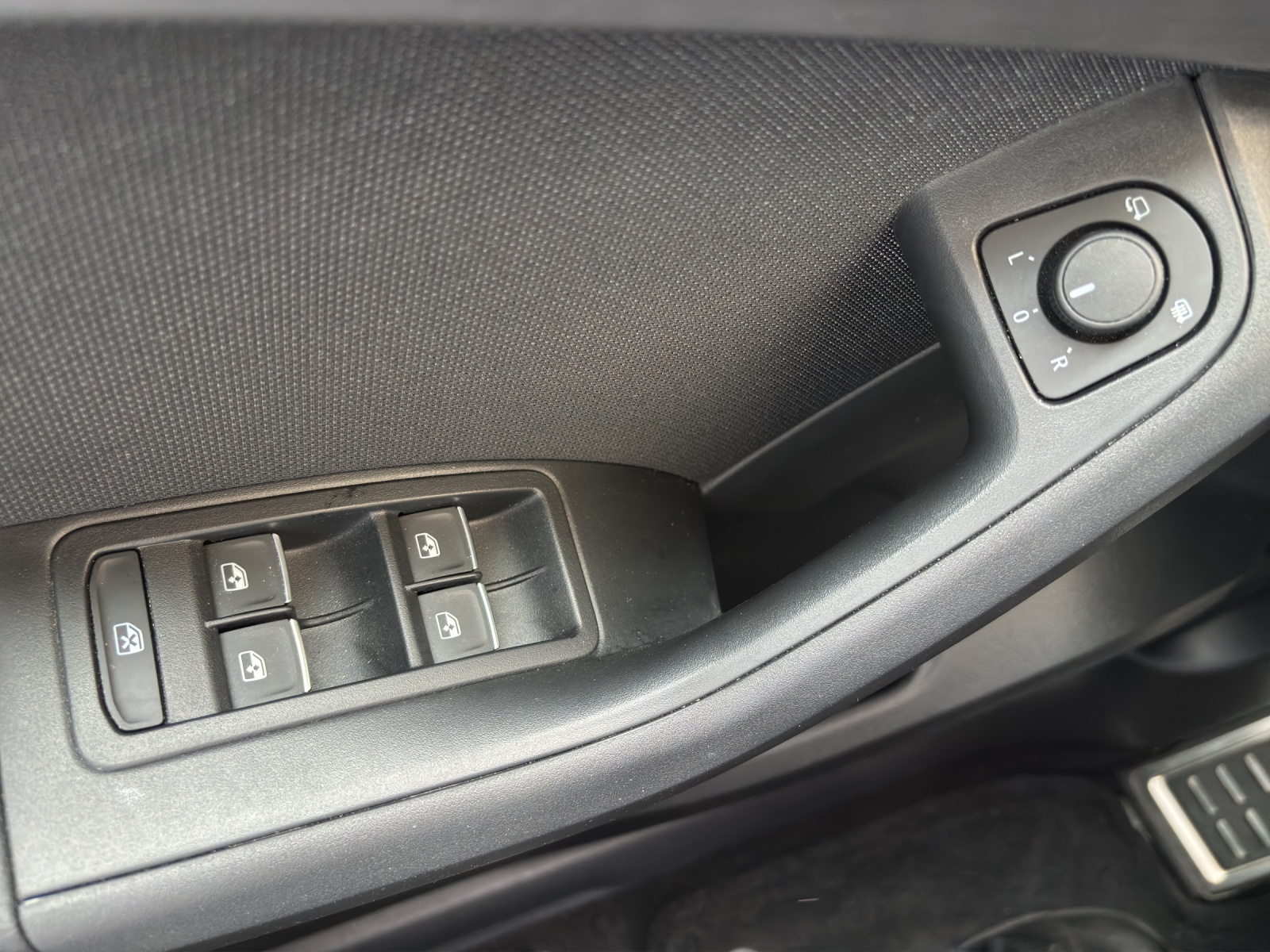 SEAT Ateca 1.5 TSI EVO DSG FR mit AHK, Fahrerassistenzpaket XL & Rückfahrkamera-image-27