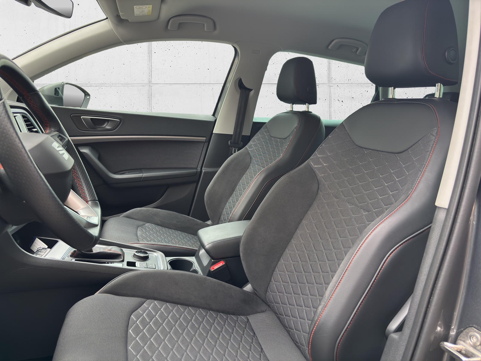 SEAT Ateca 1.5 TSI EVO DSG FR mit AHK, Fahrerassistenzpaket XL & Rückfahrkamera-image-25