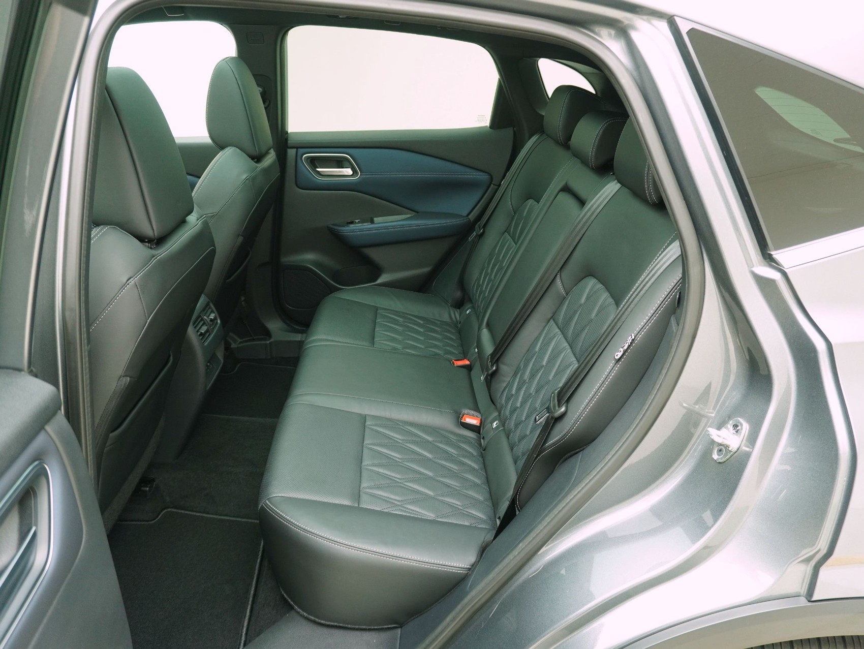 NISSAN Qashqai 1.3 DIG-T Tekna 4x4-image-10