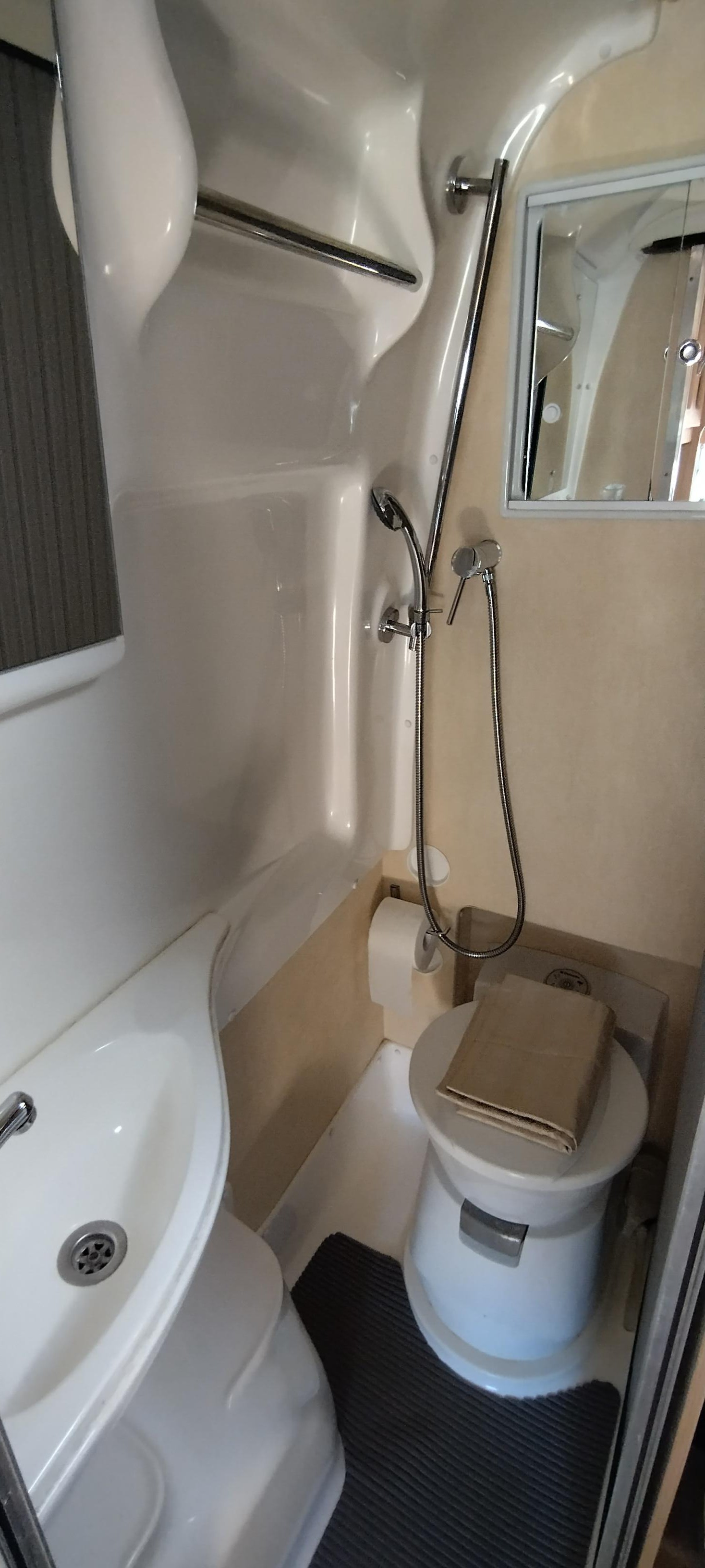 AUTO-SLEEPERS AS Kingham-image-12