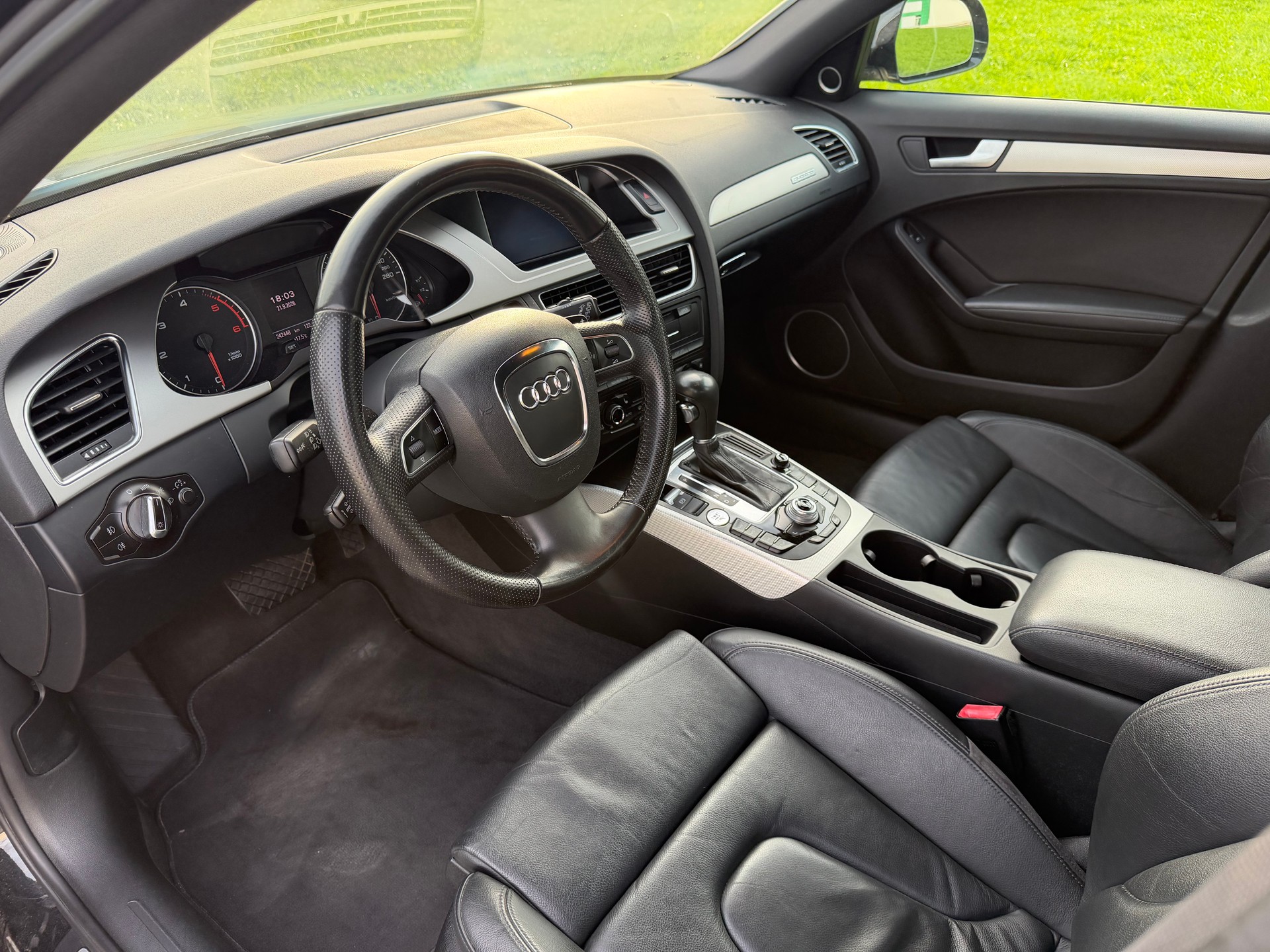 AUDI A4 allroad 3.0 TDI quattro S-tronic-image-8