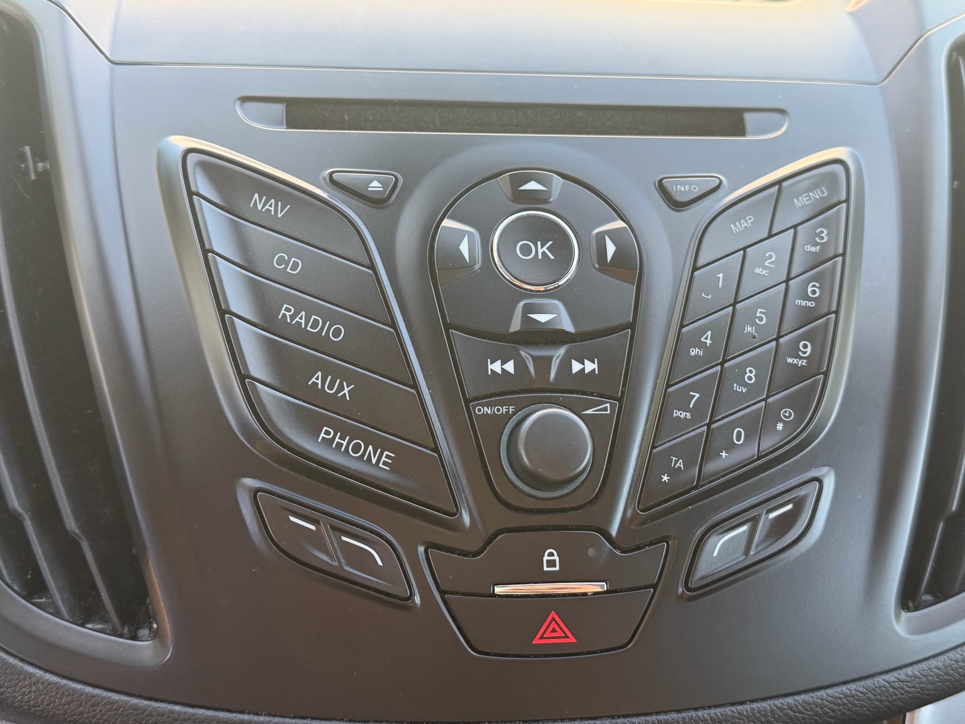 FORD Kuga 2.0 TDCi Carving 4WD PowerShift ***MFK 22.09.2026***-image-21