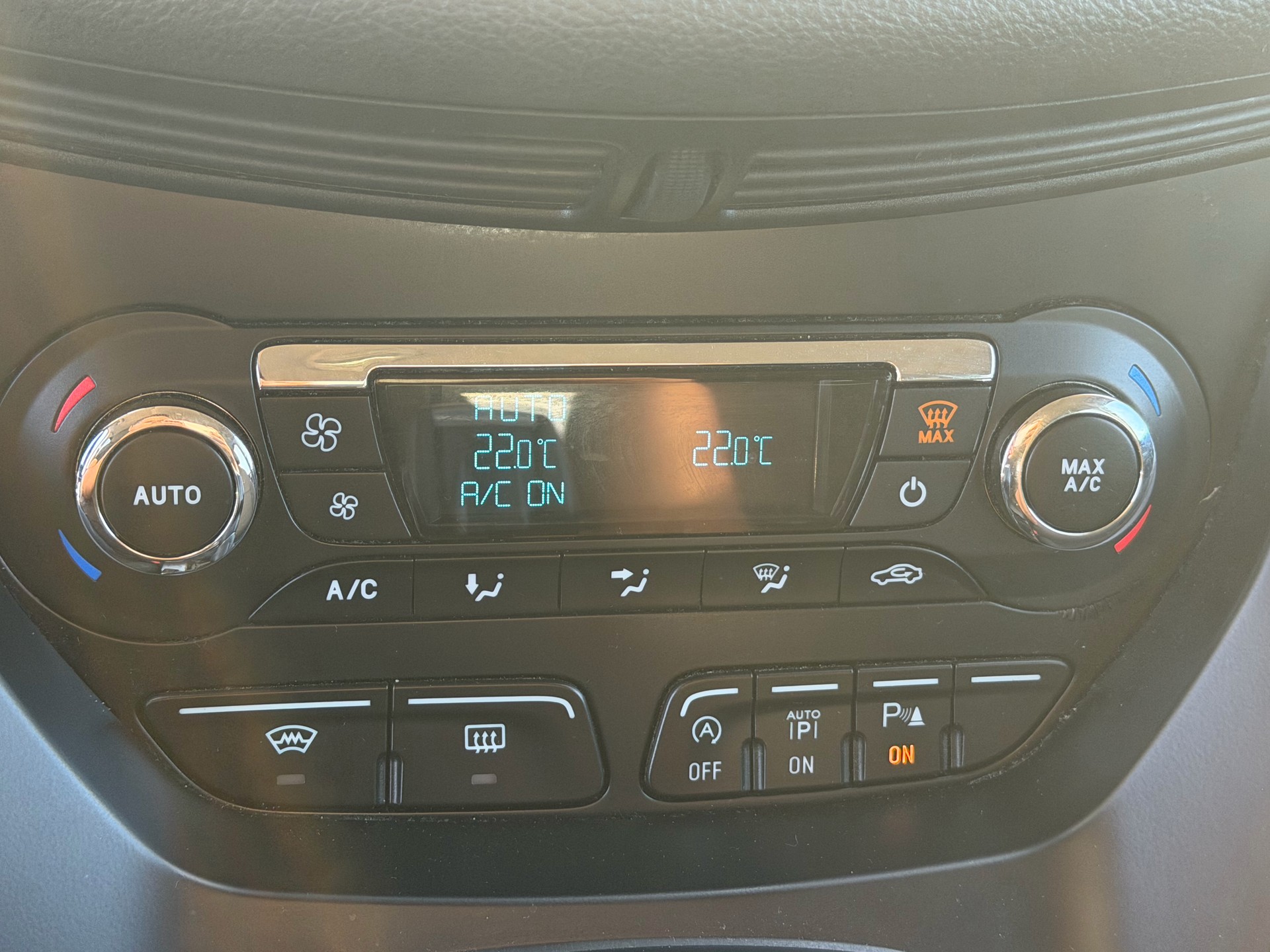 FORD Kuga 2.0 TDCi Carving 4WD PowerShift ***MFK 22.09.2026***-image-20