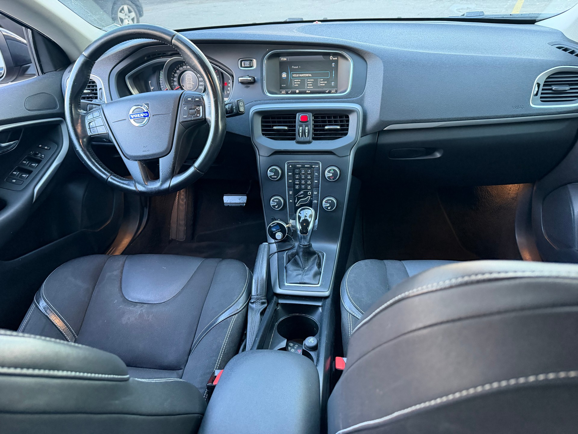 VOLVO V40 T4 R-Design Powershift-image-8