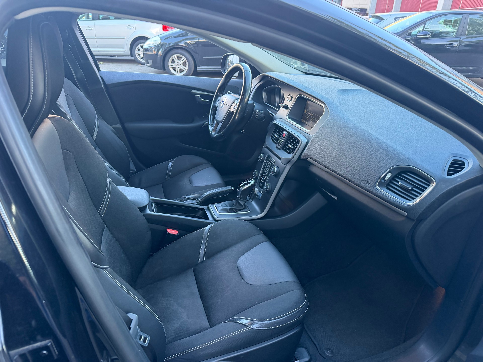 VOLVO V40 T4 R-Design Powershift-image-9