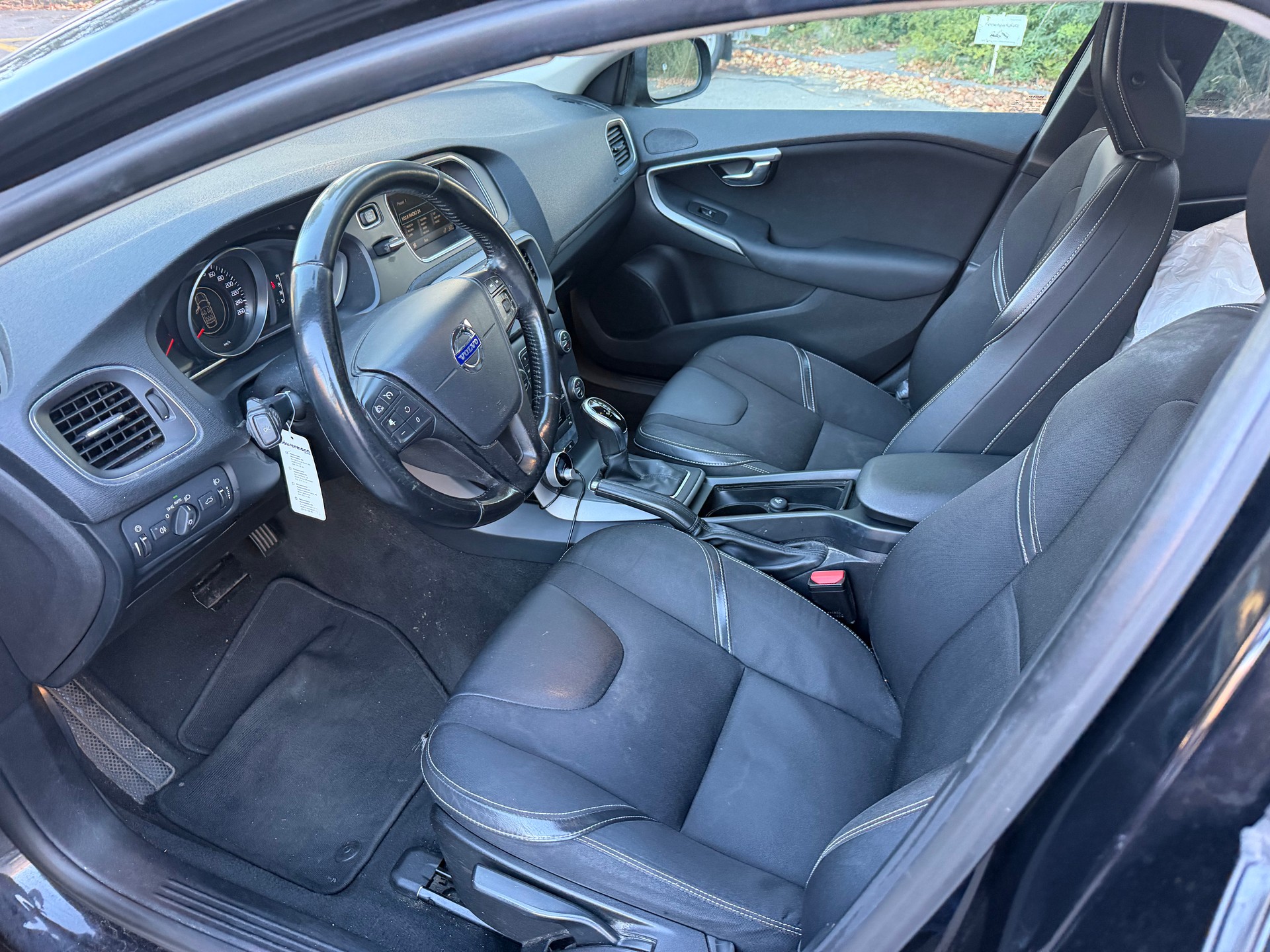 VOLVO V40 T4 R-Design Powershift-image-10