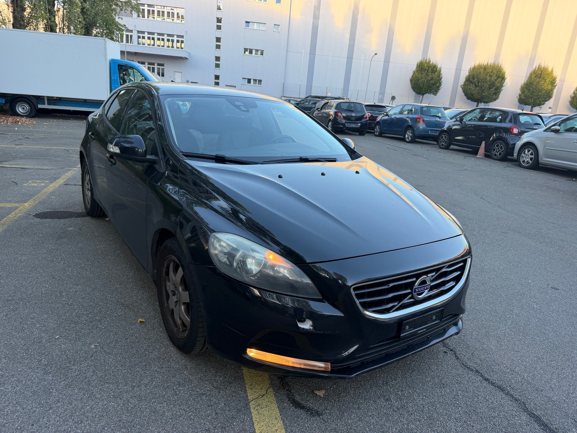 VOLVO V40 T4 R-Design Powershift-image-2