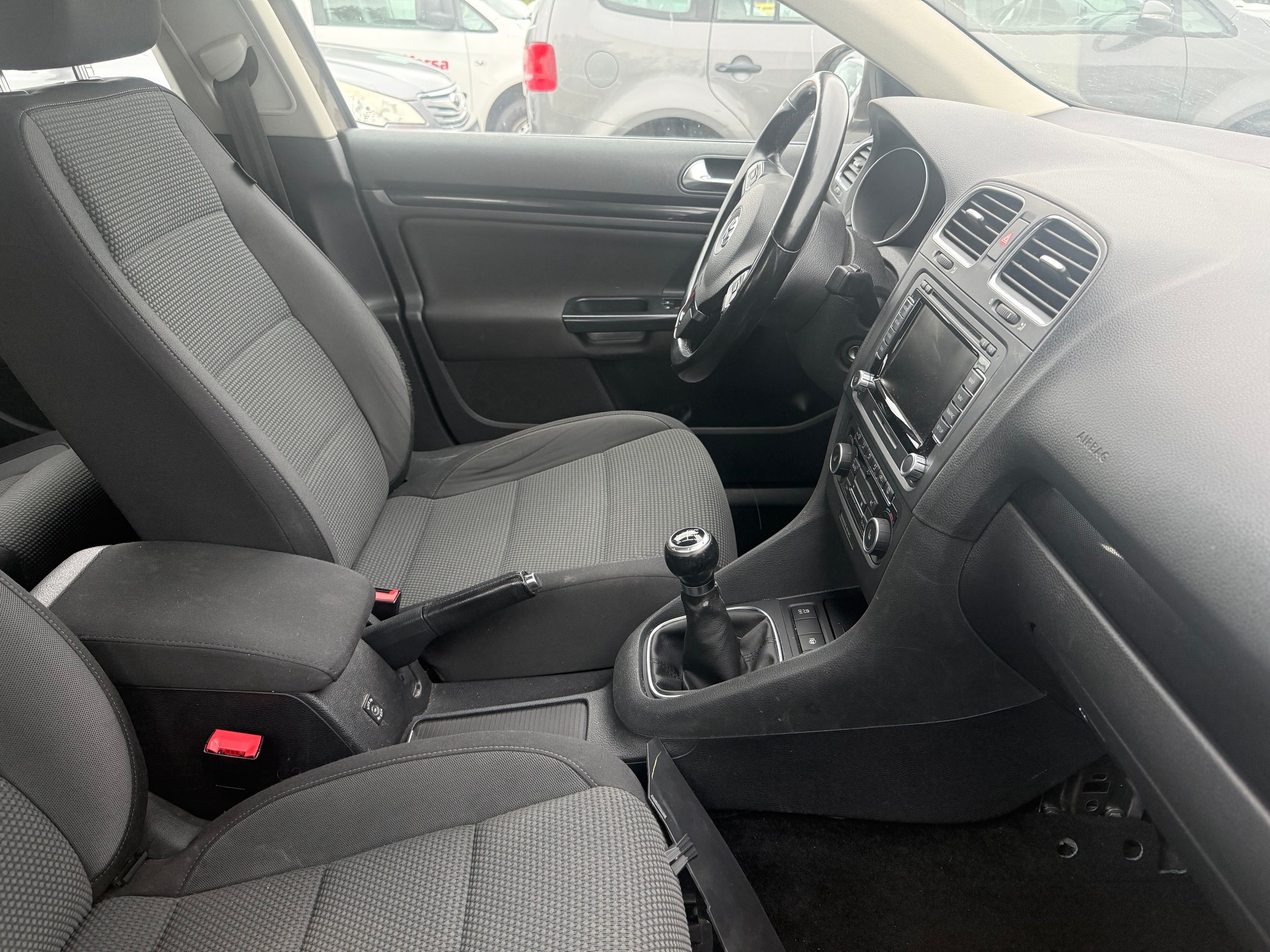 VW Golf Variant 1.6 TDI Comfortline 4Motion-image-4