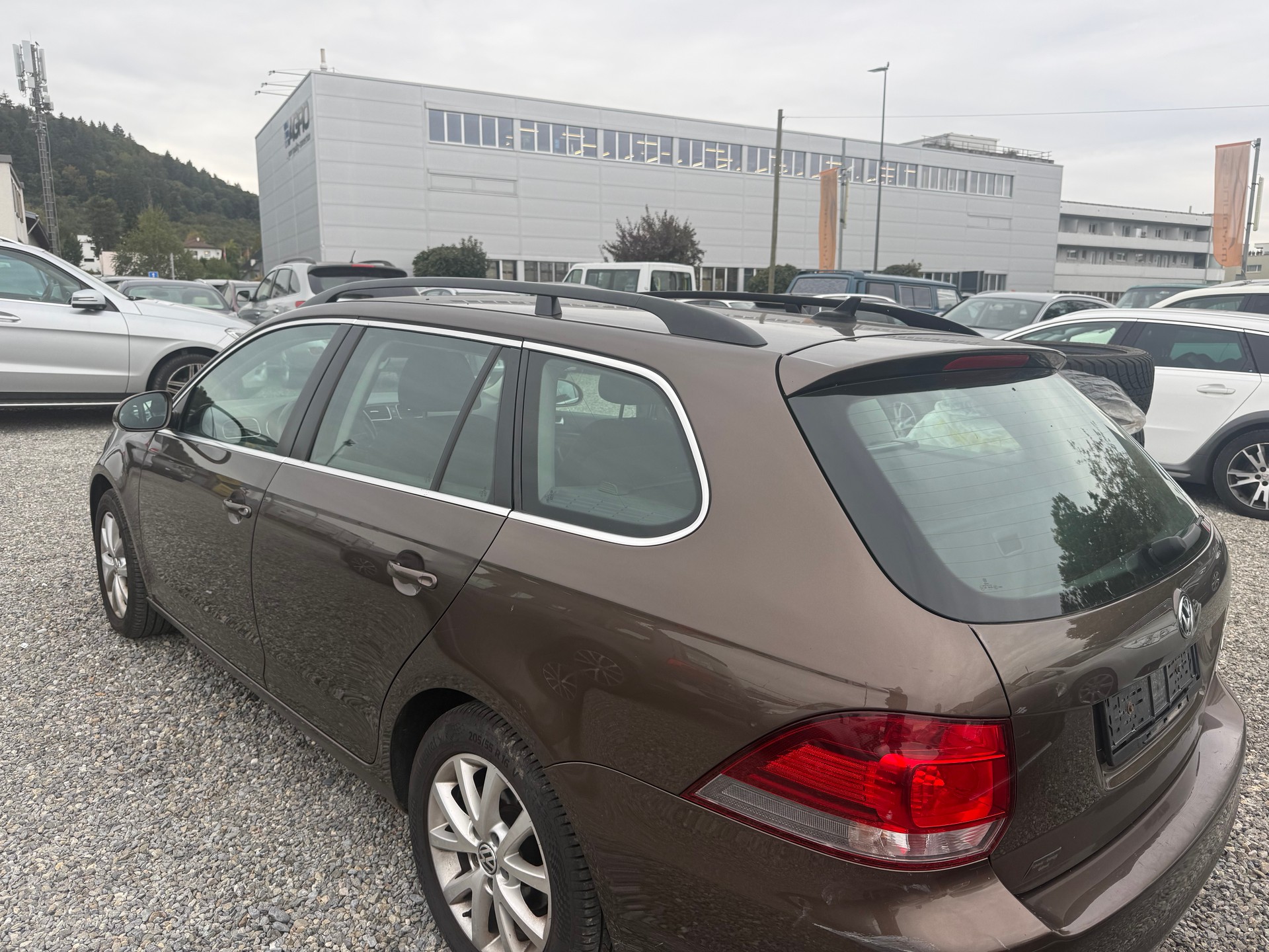 VW Golf Variant 1.6 TDI Comfortline 4Motion-image-2