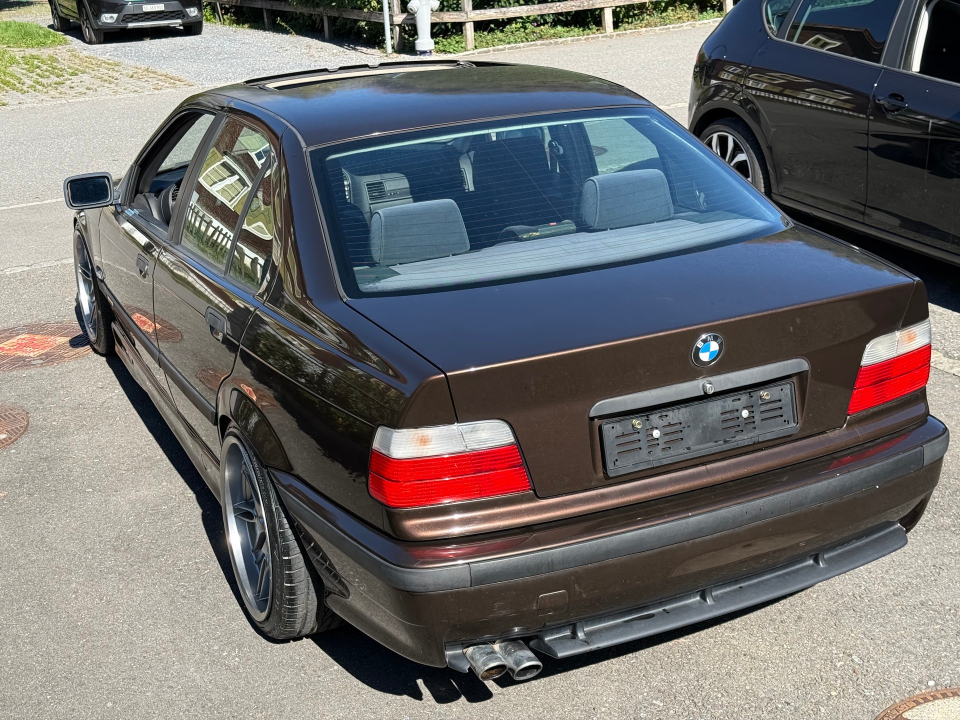BMW 328i-image-4