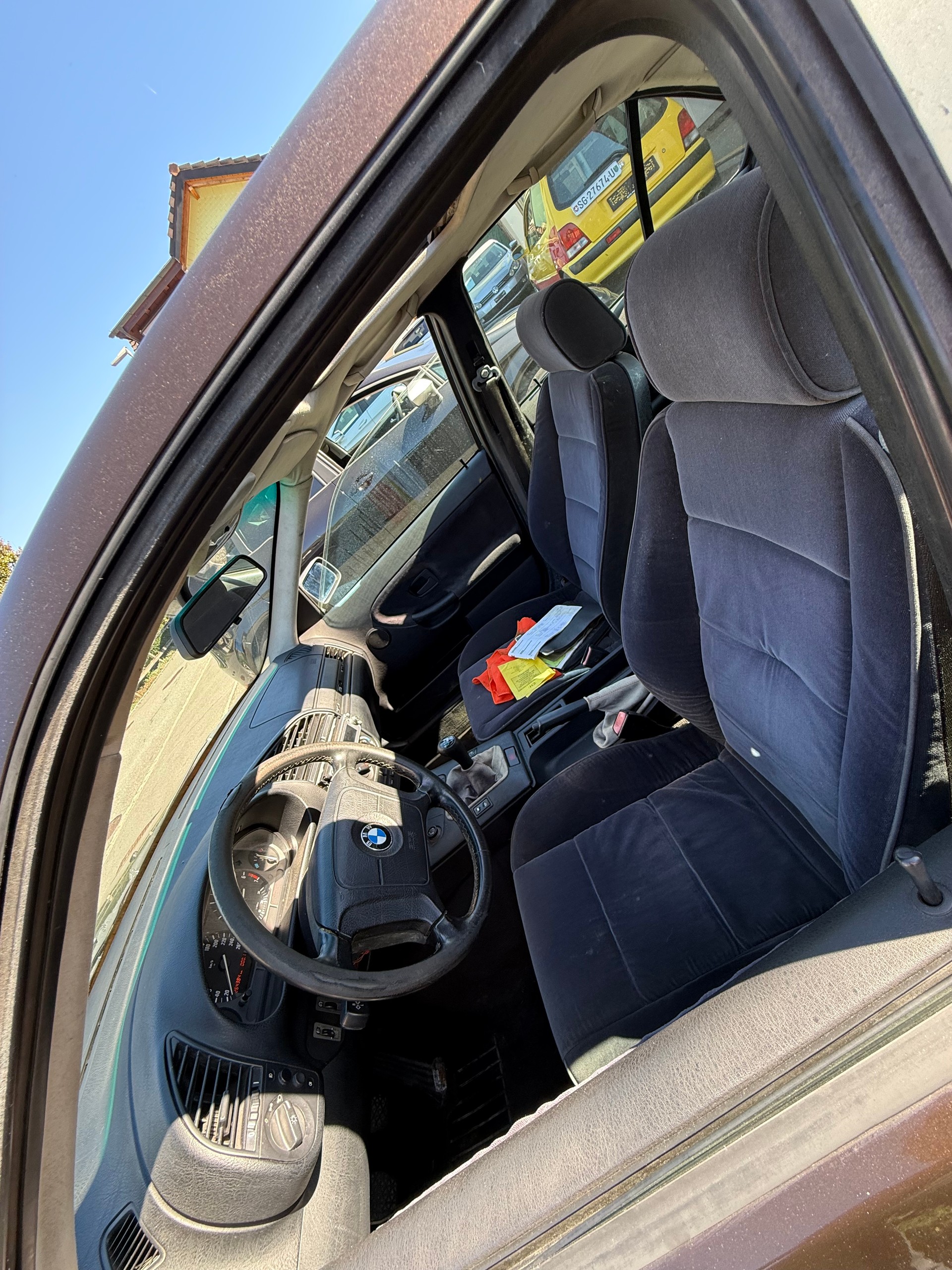 BMW 328i-image-6