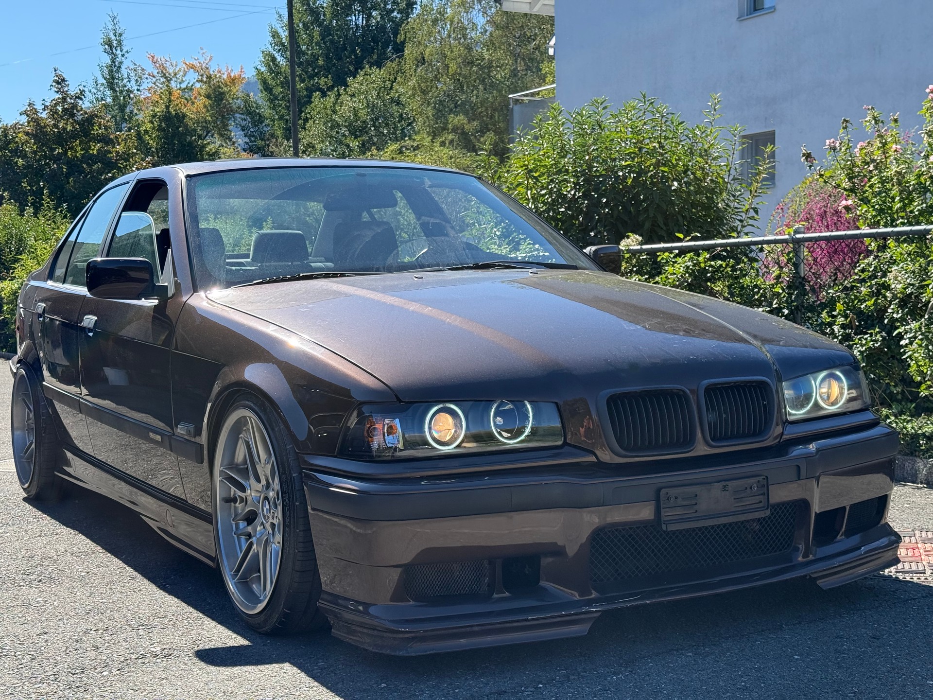 BMW 328i-image-0