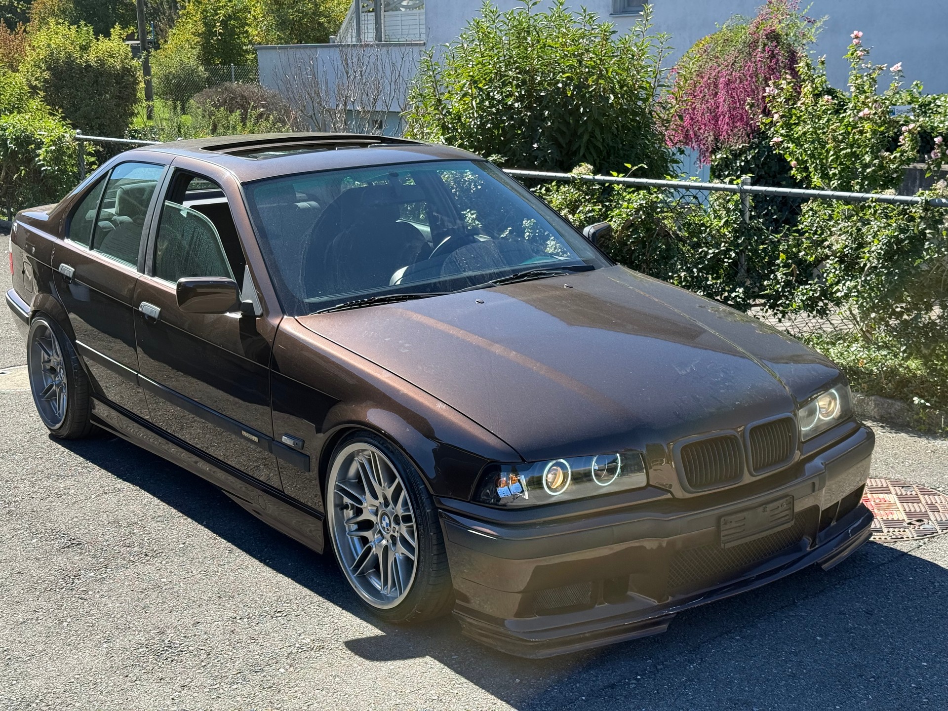 BMW 328i-image-2