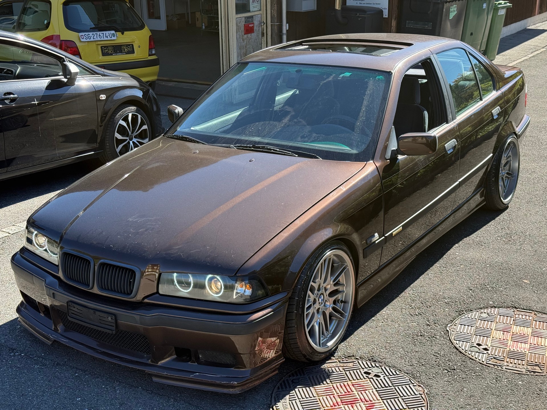 BMW 328i-image-1