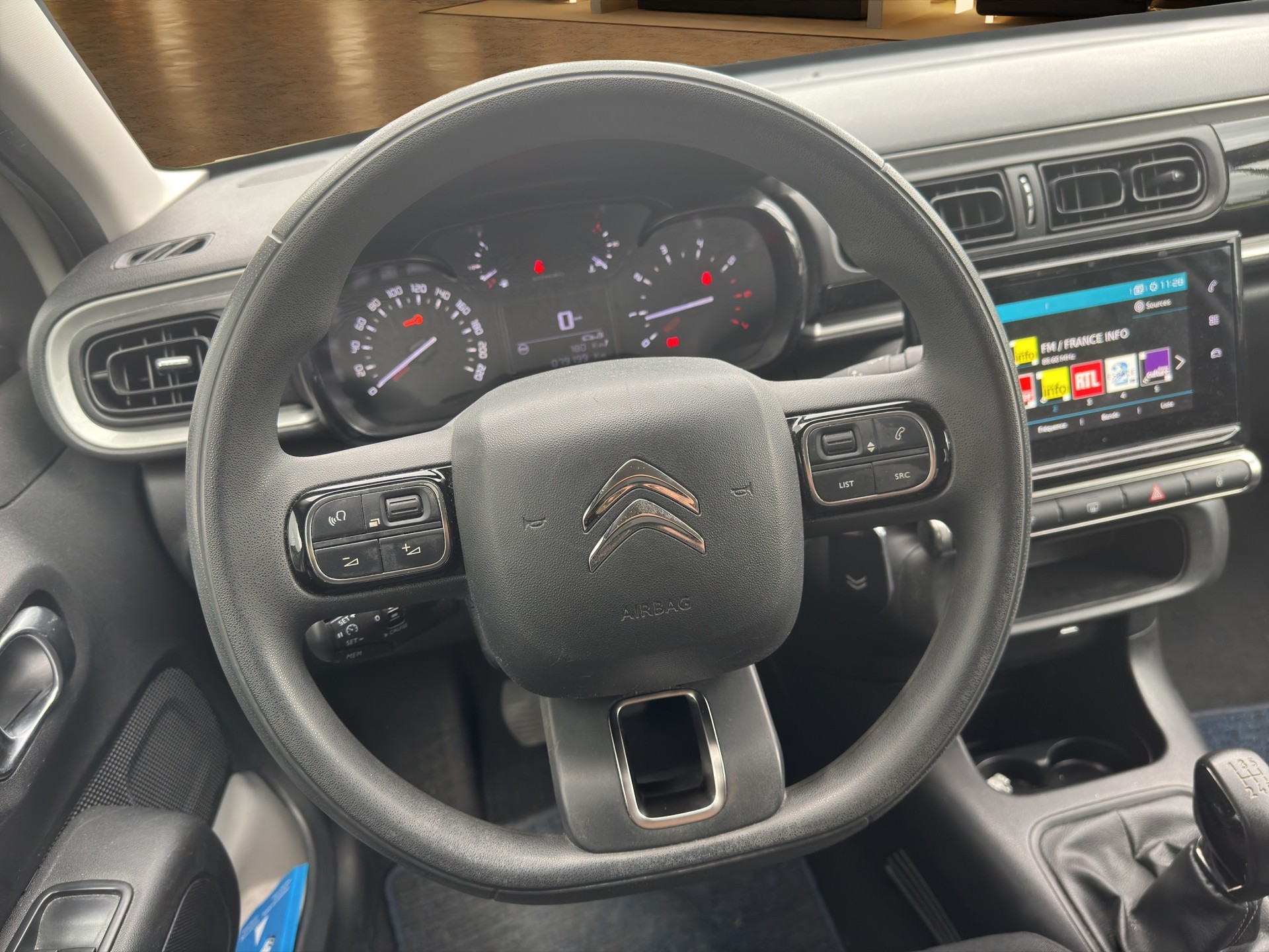CITROEN C3 1.2i PureTech Swiss Edition-image-14
