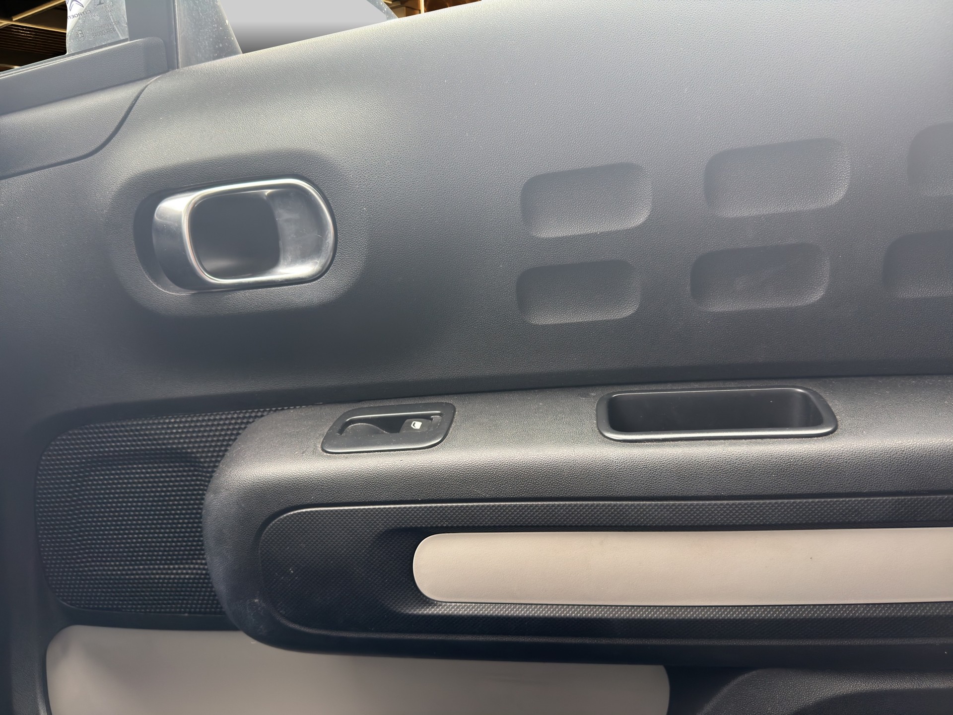 CITROEN C3 1.2i PureTech Swiss Edition-image-12