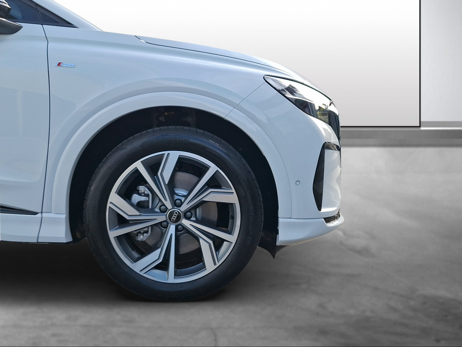 AUDI Q4 e-tron SUV quattro performance Attraction-image-14