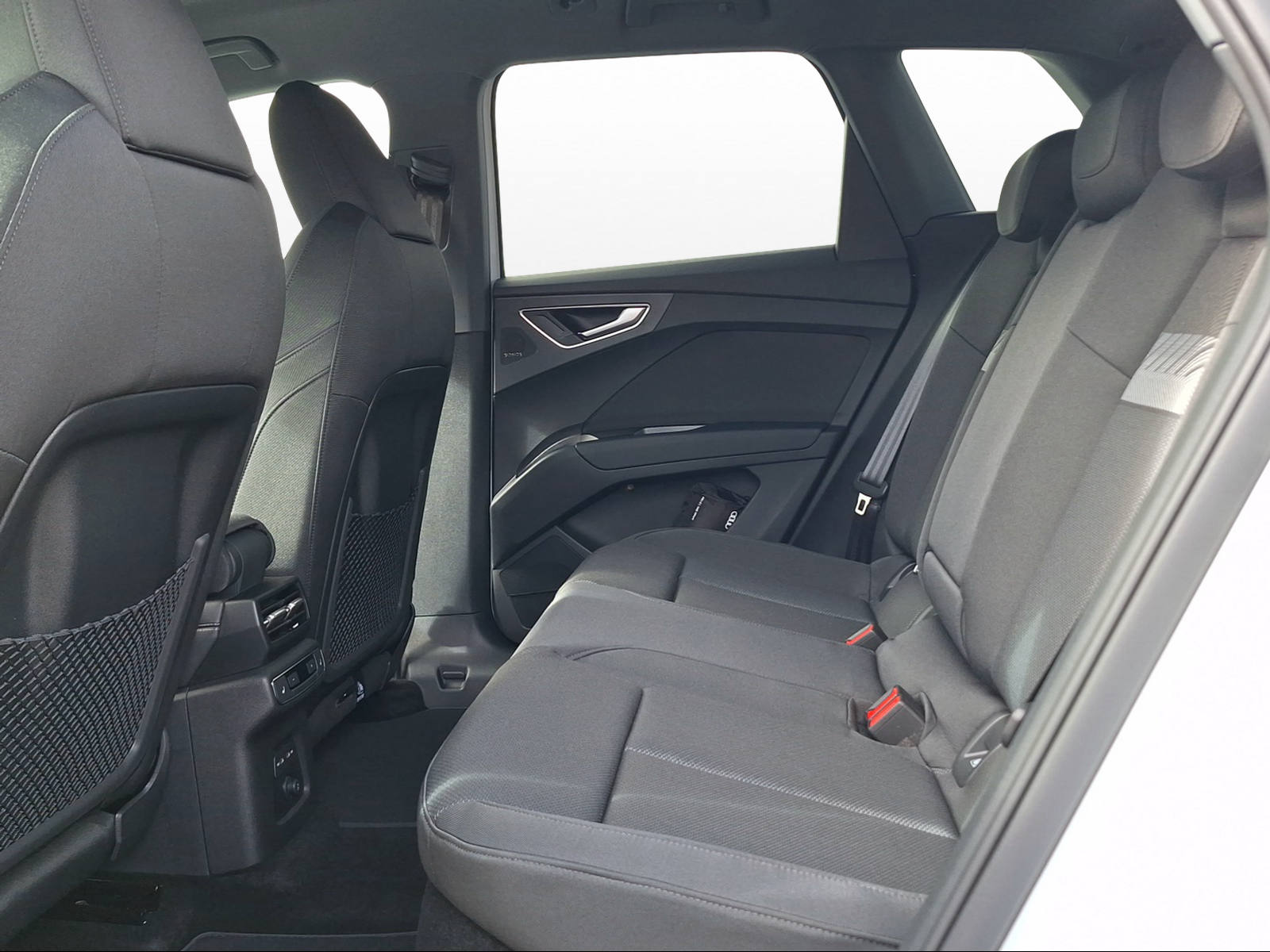 AUDI Q4 e-tron SUV quattro performance Attraction-image-10