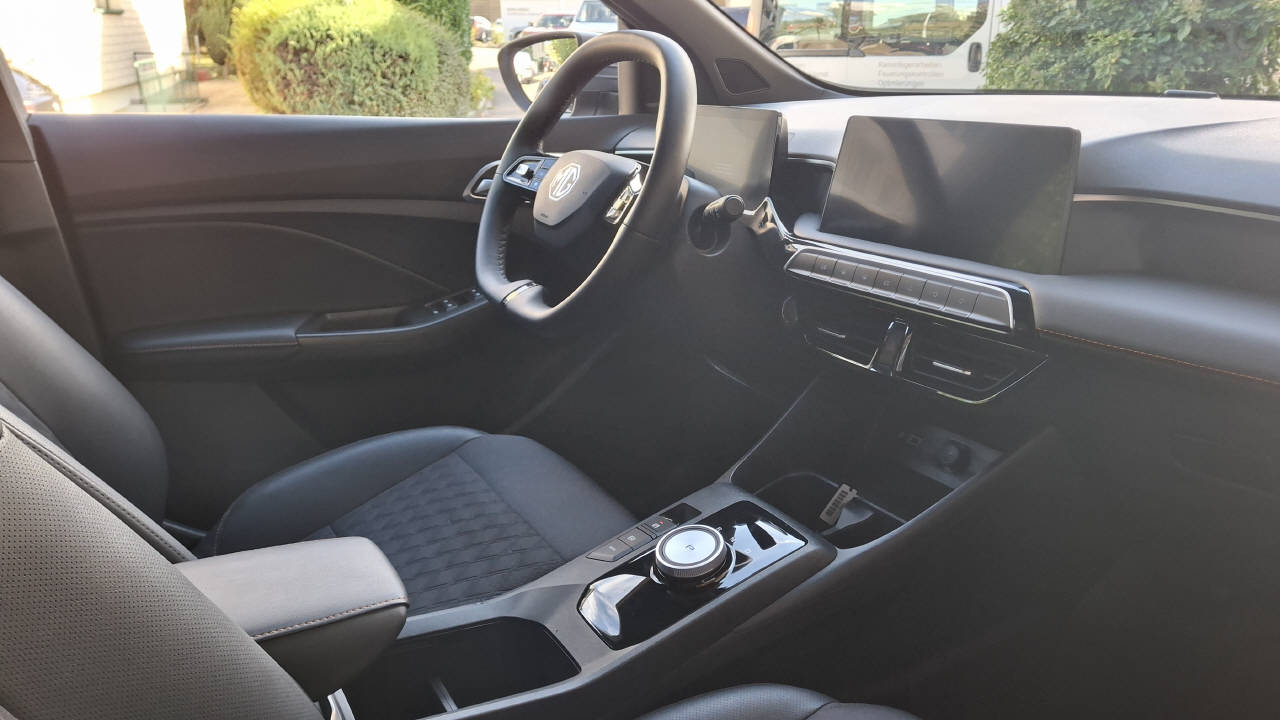 MG 3 1.5 Hybrid Luxury-image-5