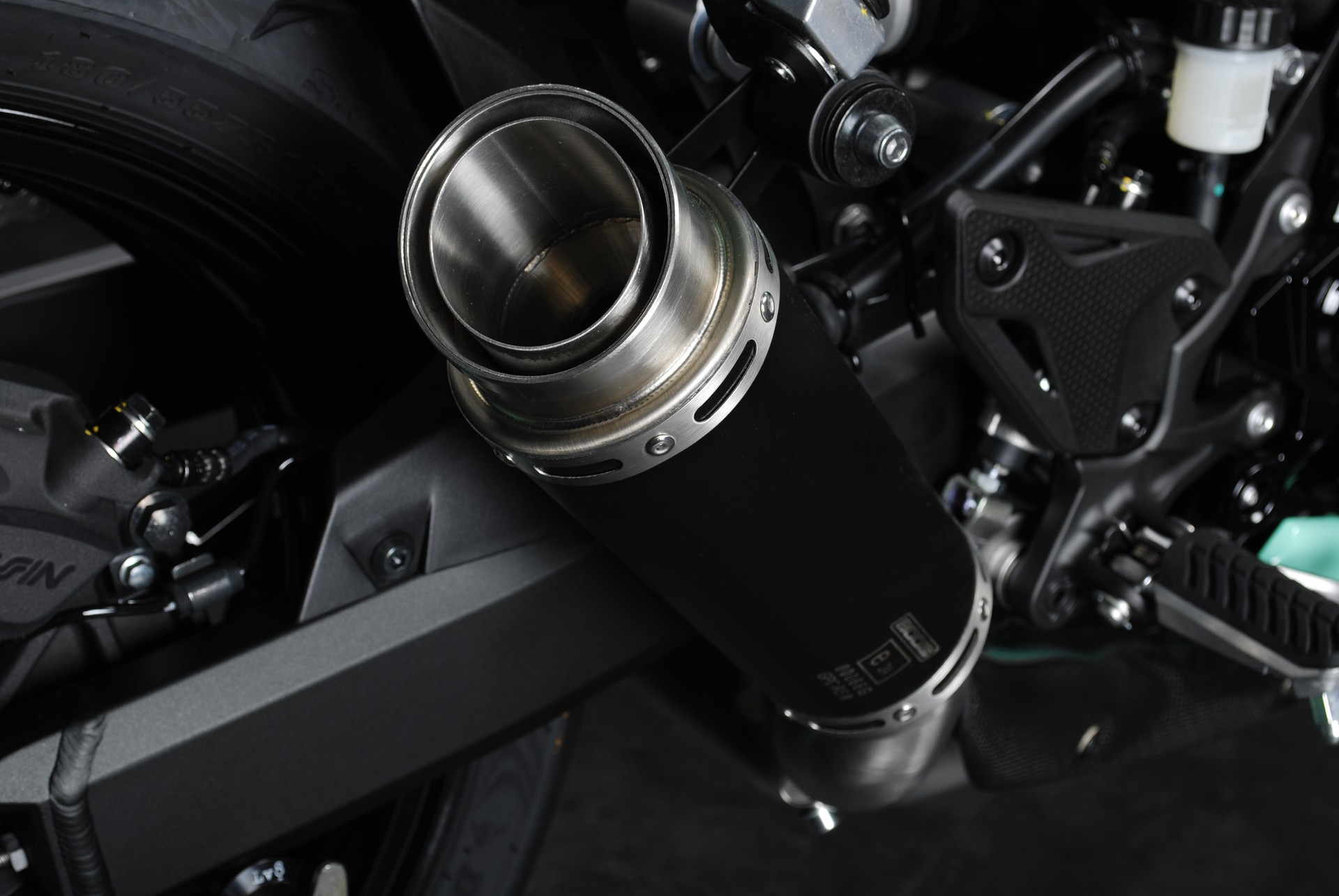 KAWASAKI Z 900 (35kW) MY27 - Sonderumbau-showroom-element-2