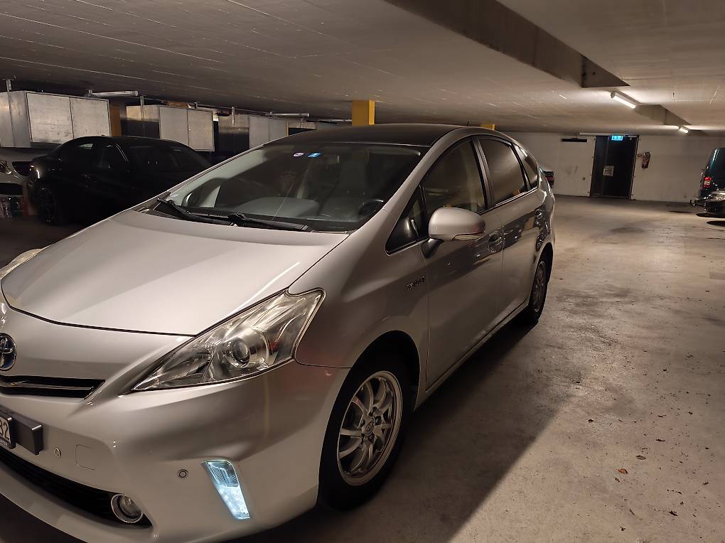 TOYOTA Prius+ 1.8 VVT-i HSD Luna