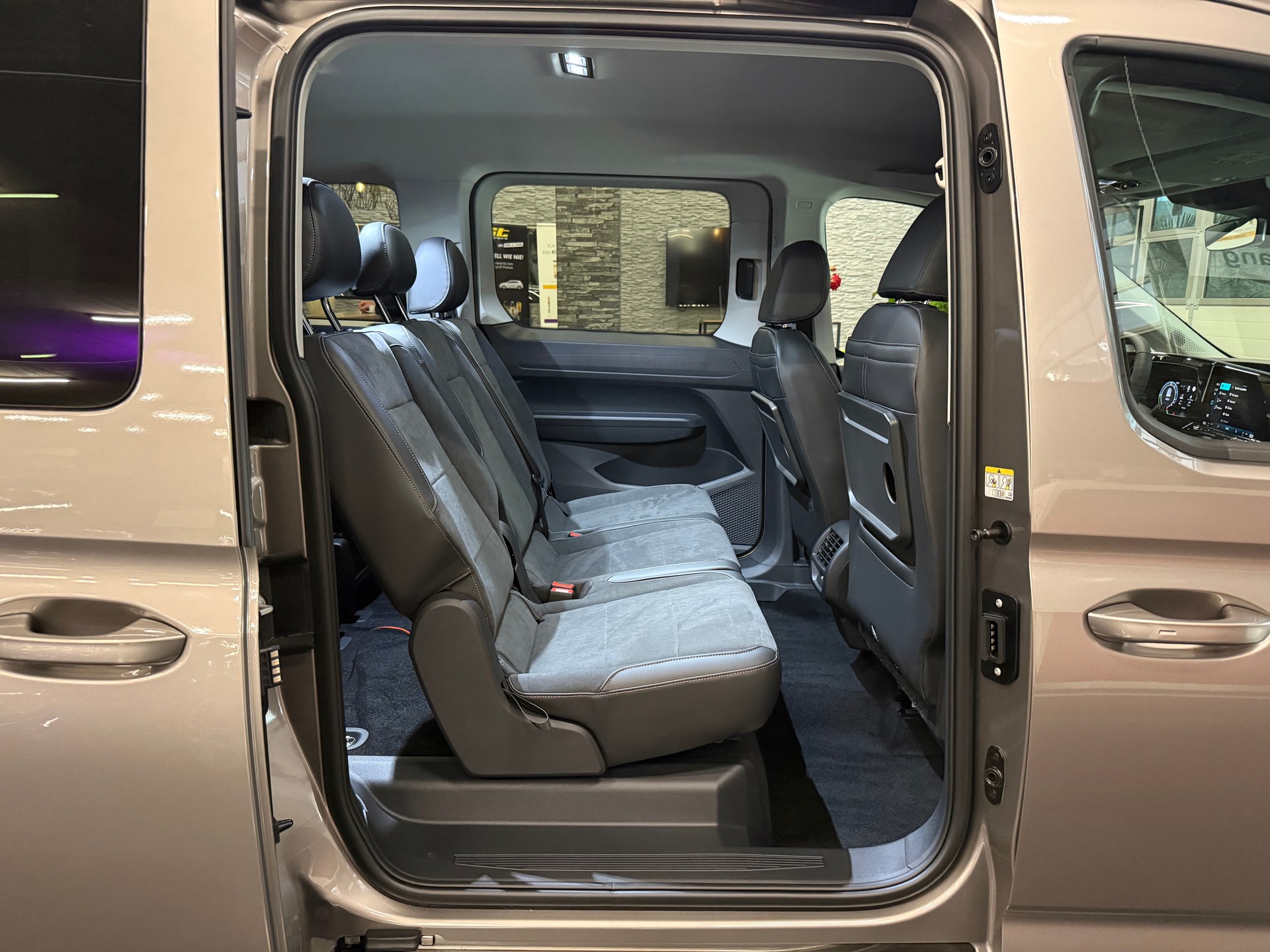 VW Caddy Maxi 1.5 TSI Plug in Hybrid Style DSG-image-36