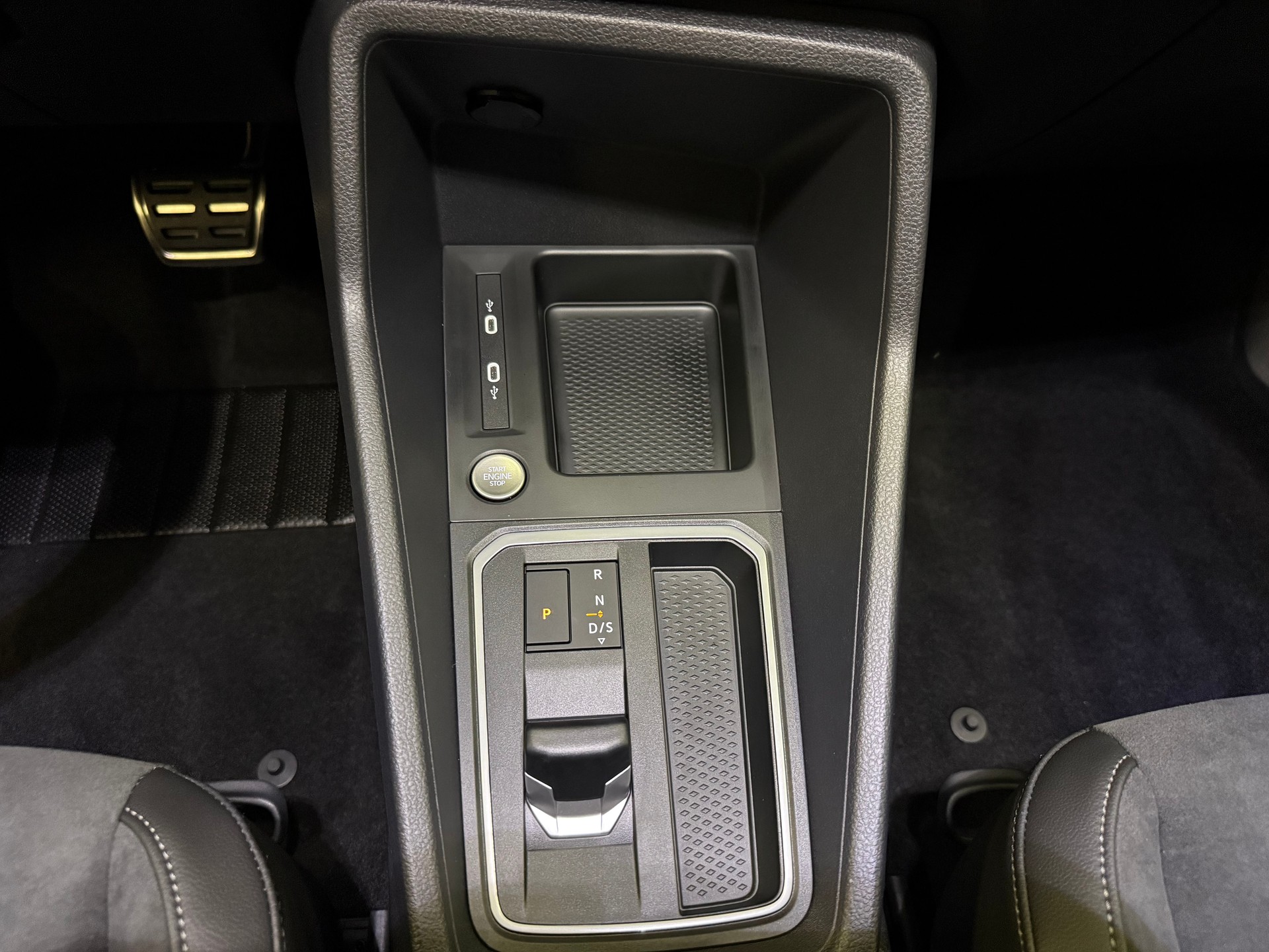 VW Caddy Maxi 1.5 TSI Plug in Hybrid Style DSG-image-19