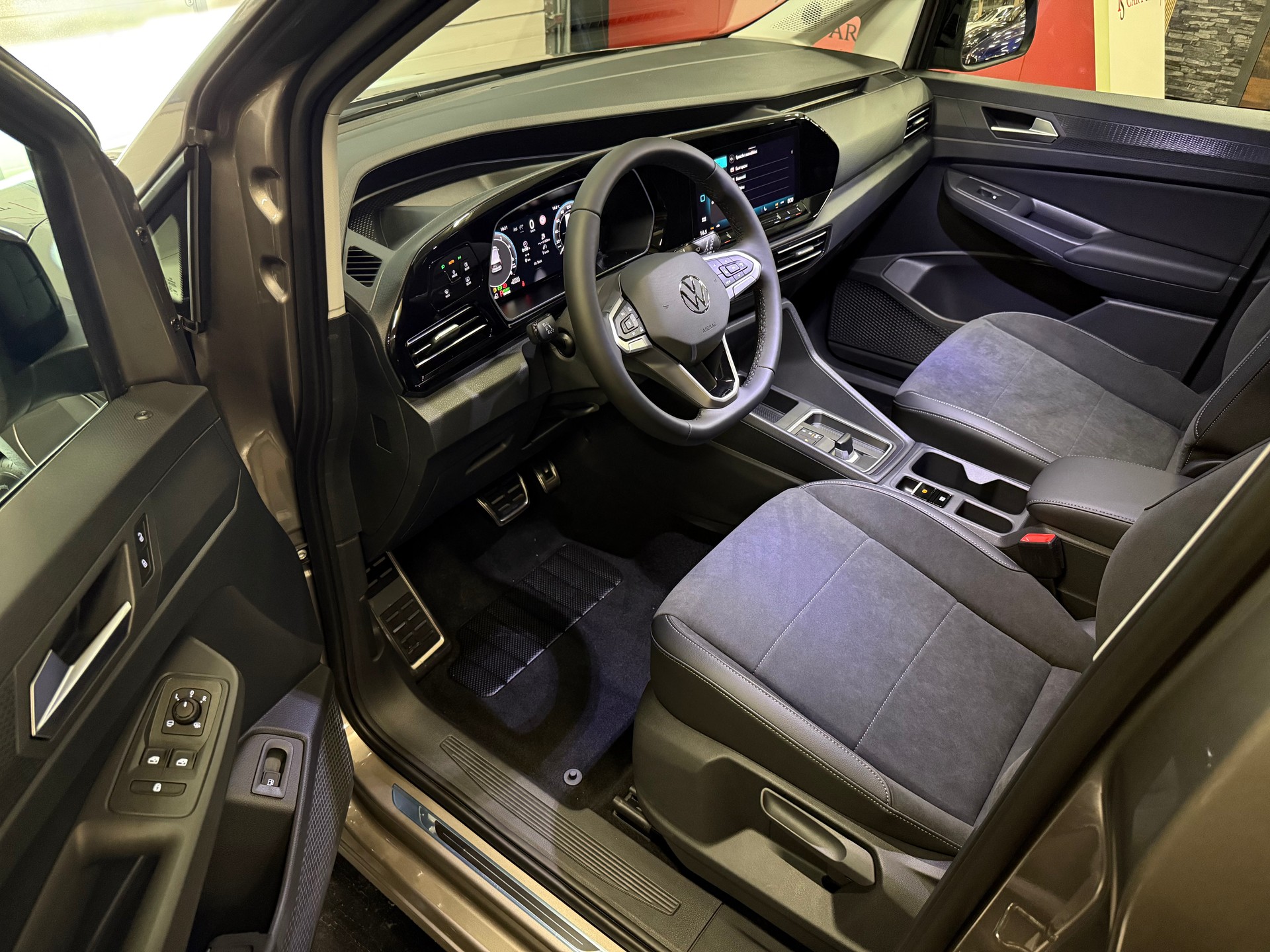 VW Caddy Maxi 1.5 TSI Plug in Hybrid Style DSG-image-34