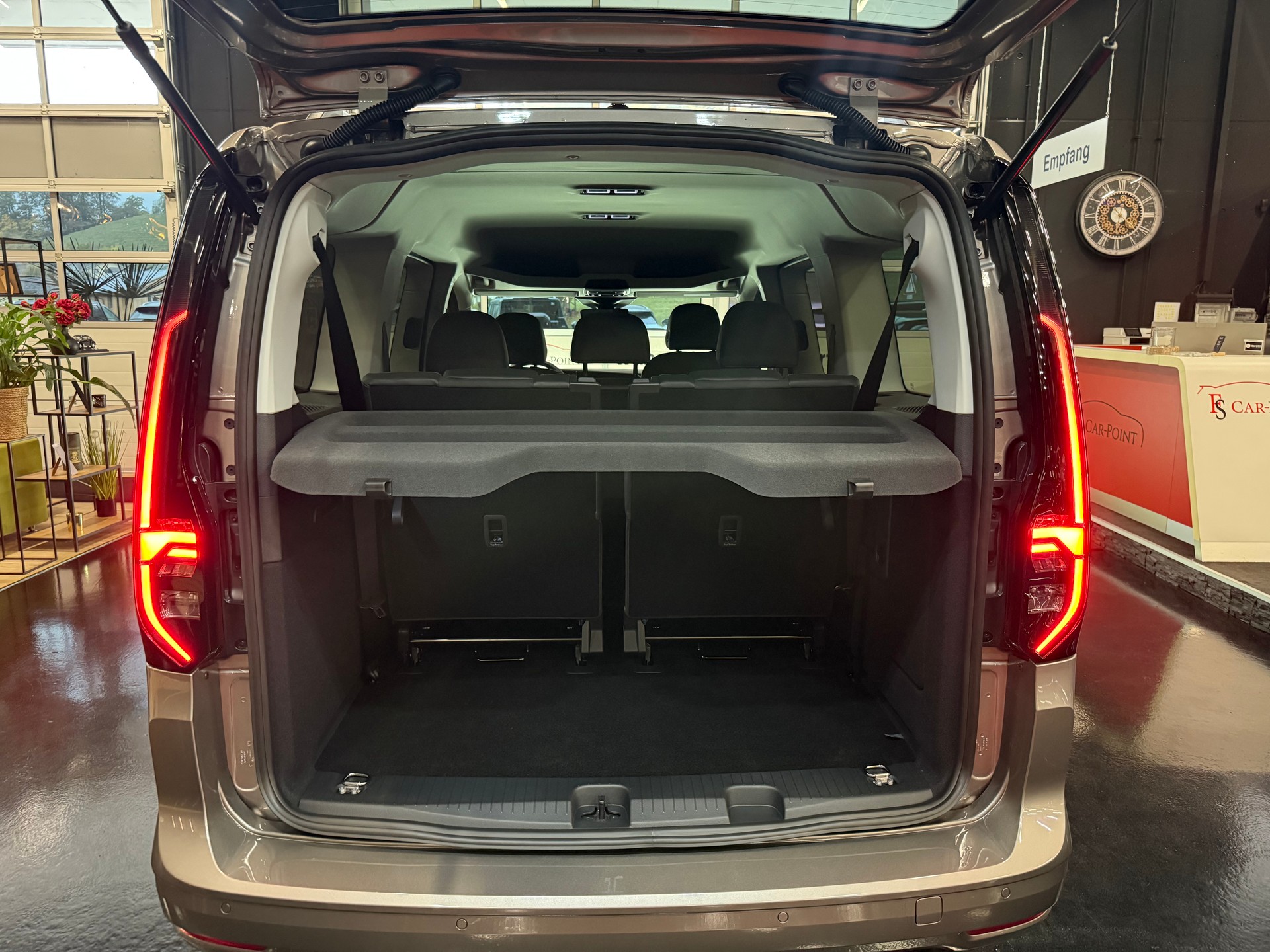 VW Caddy Maxi 1.5 TSI Plug in Hybrid Style DSG-image-37