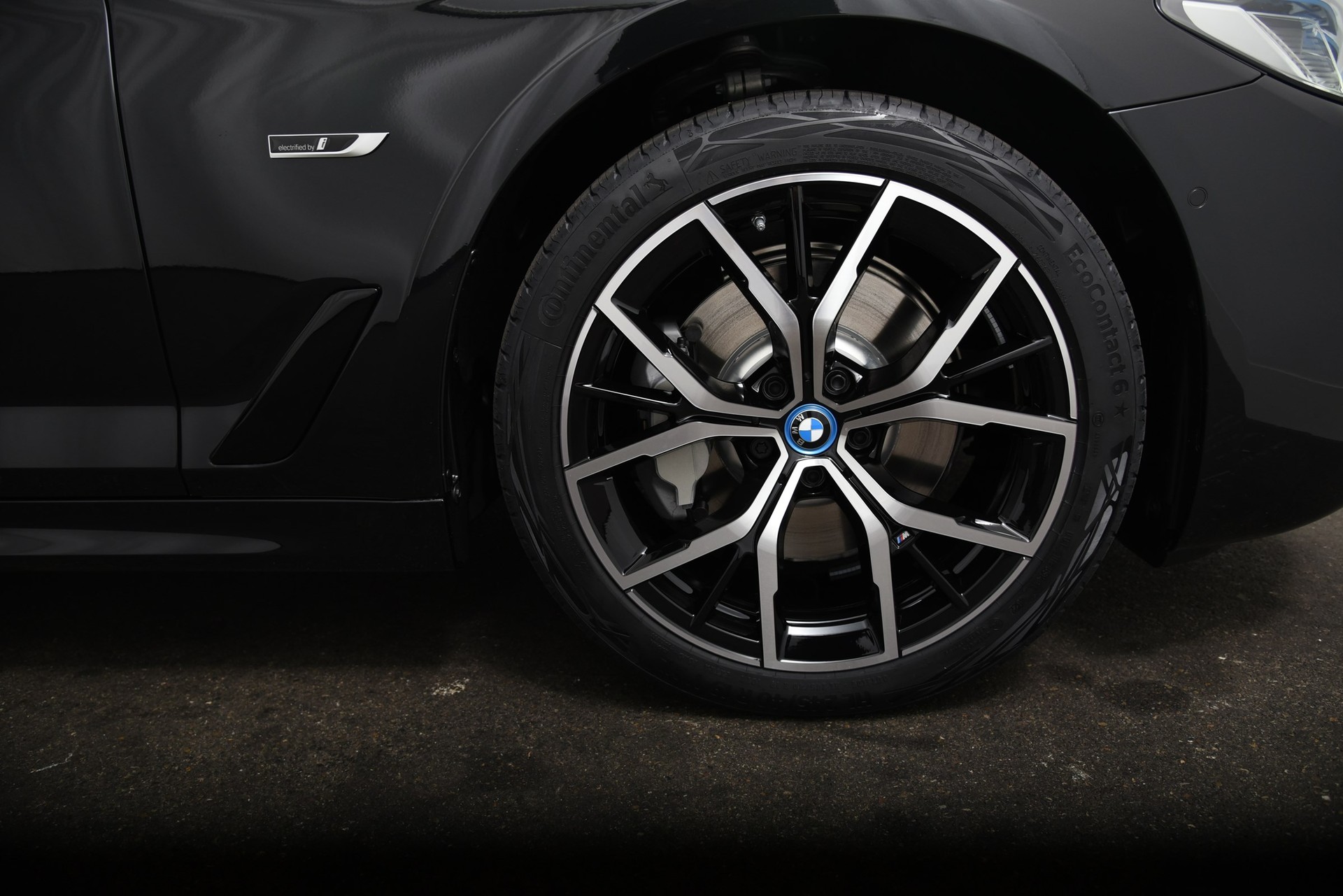 BMW 530e xDrive Touring Pure M Sport Steptronic-image-9